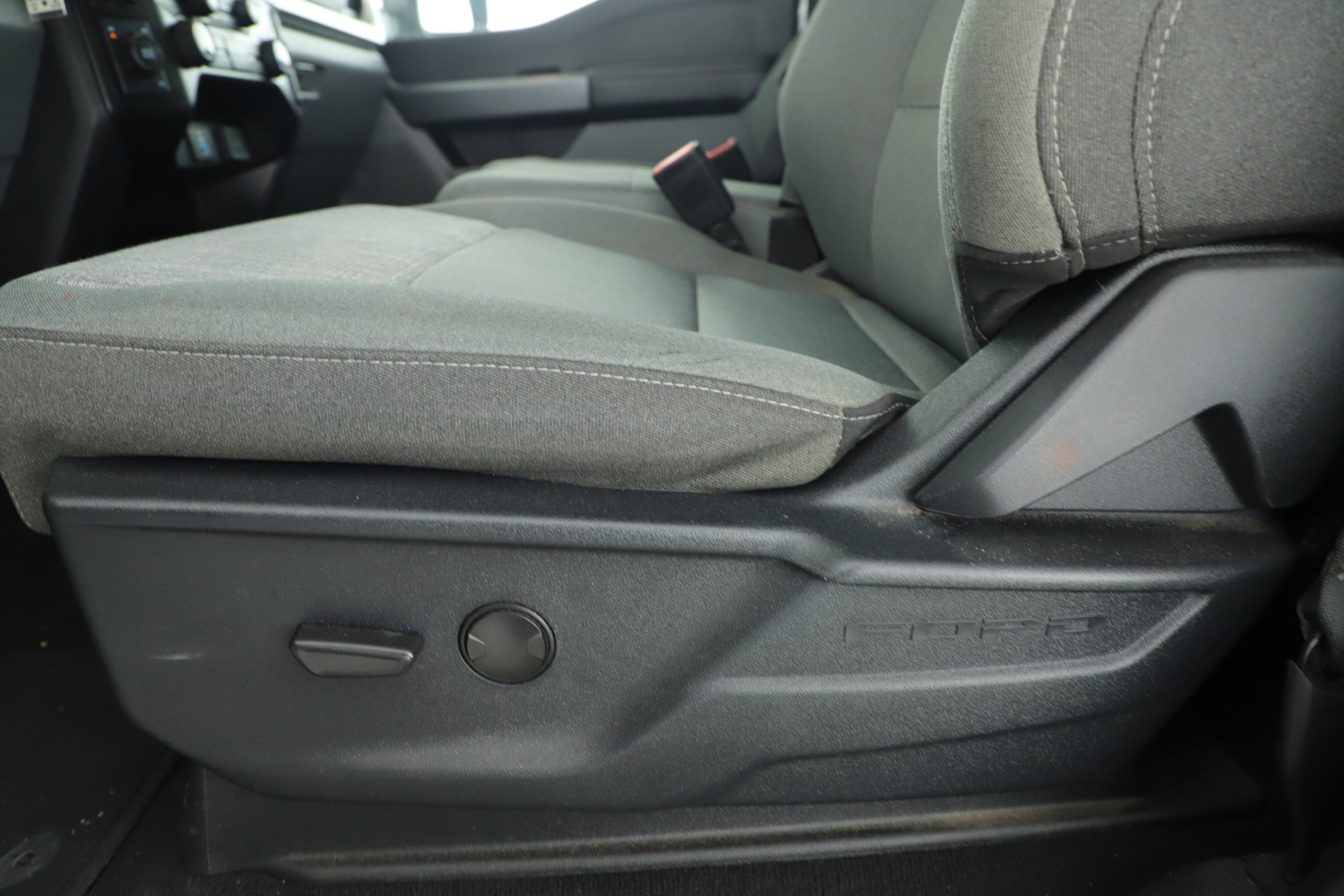 2025 Ford Super Duty F-250 SRW Base