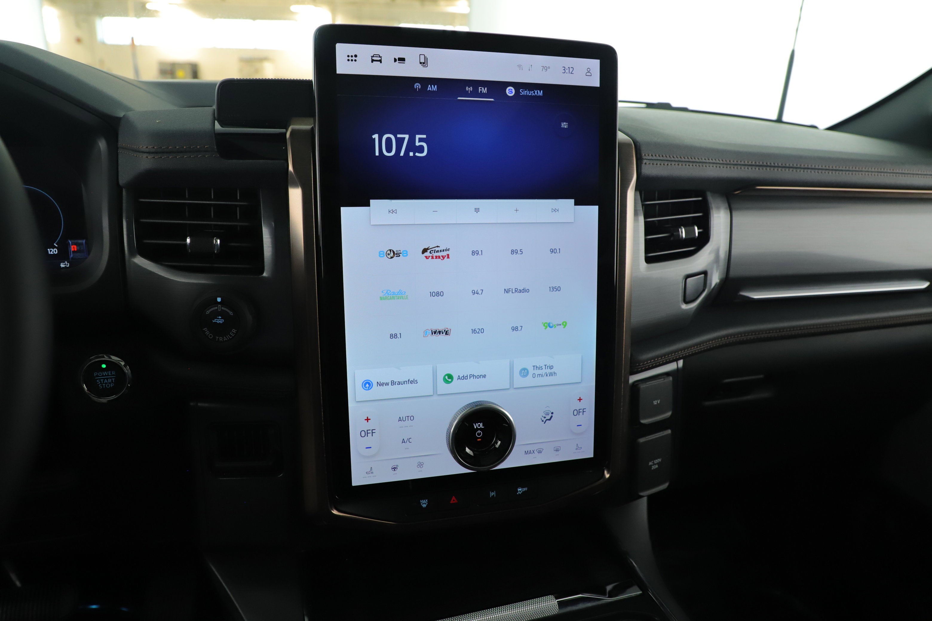 2025 Ford F-150 Lightning LARIAT