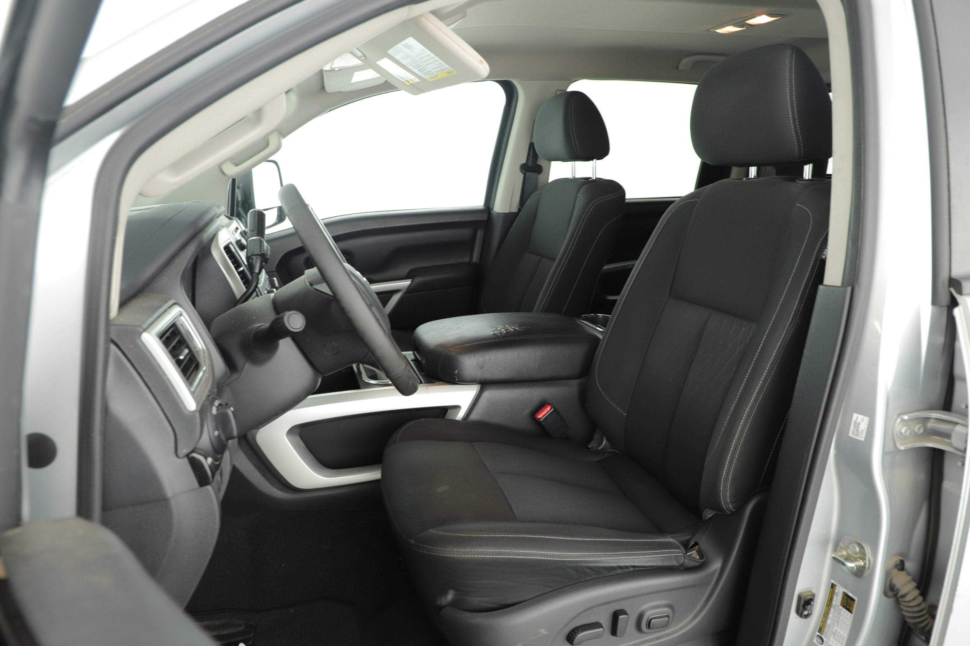 2017 Nissan Titan SV