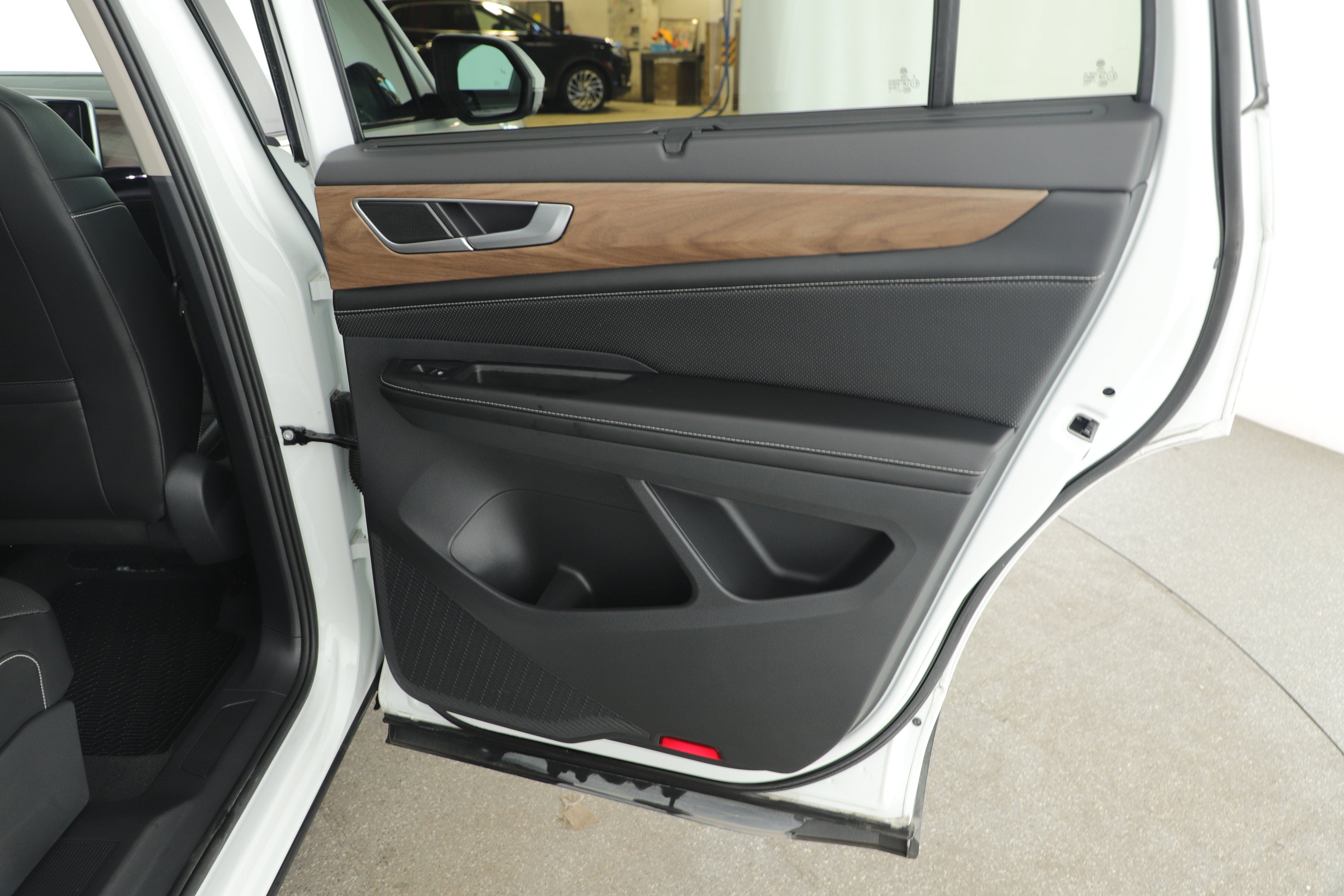 2024 Volkswagen Atlas 2.0T SE with Technology