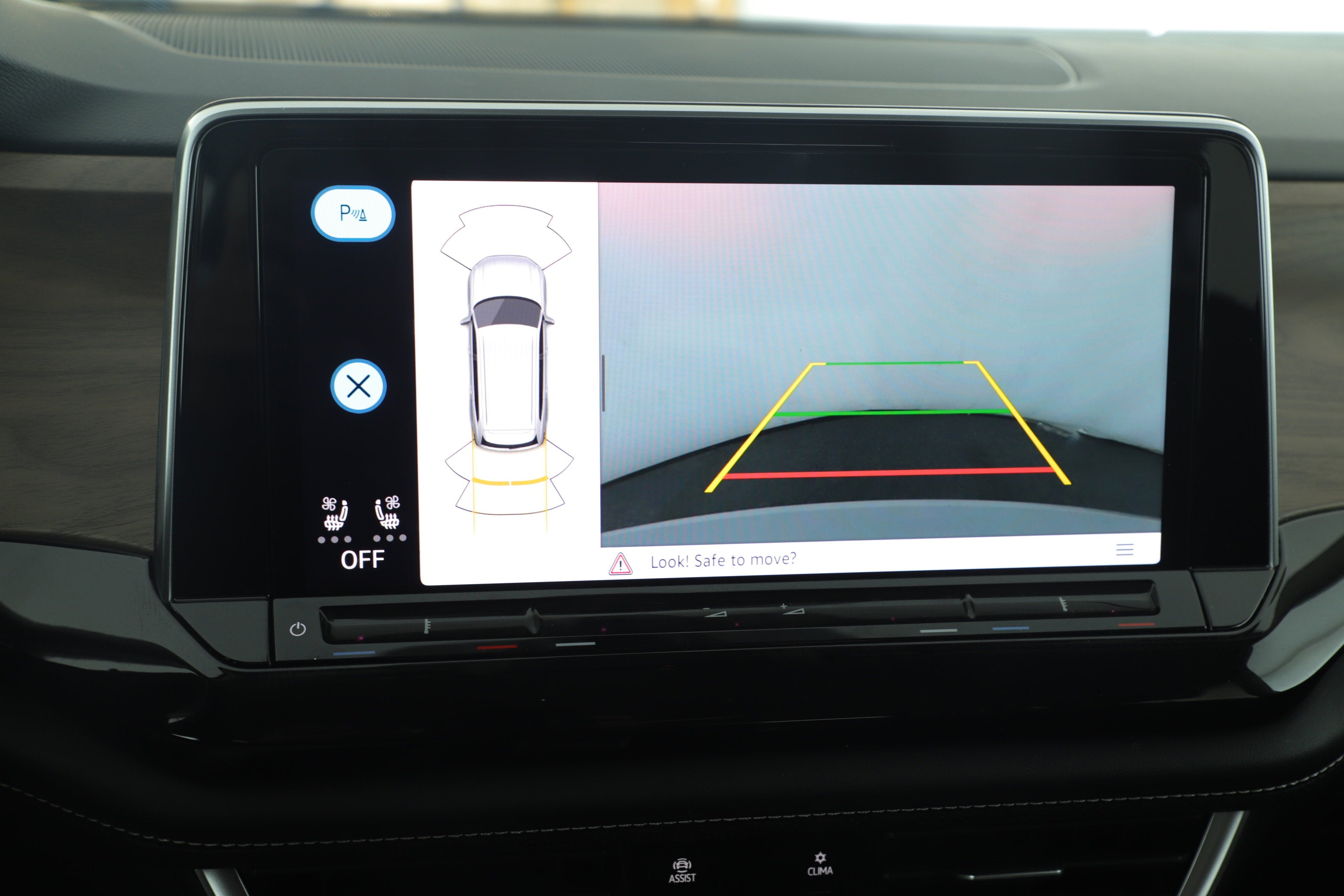 2024 Volkswagen Atlas 2.0T SE with Technology