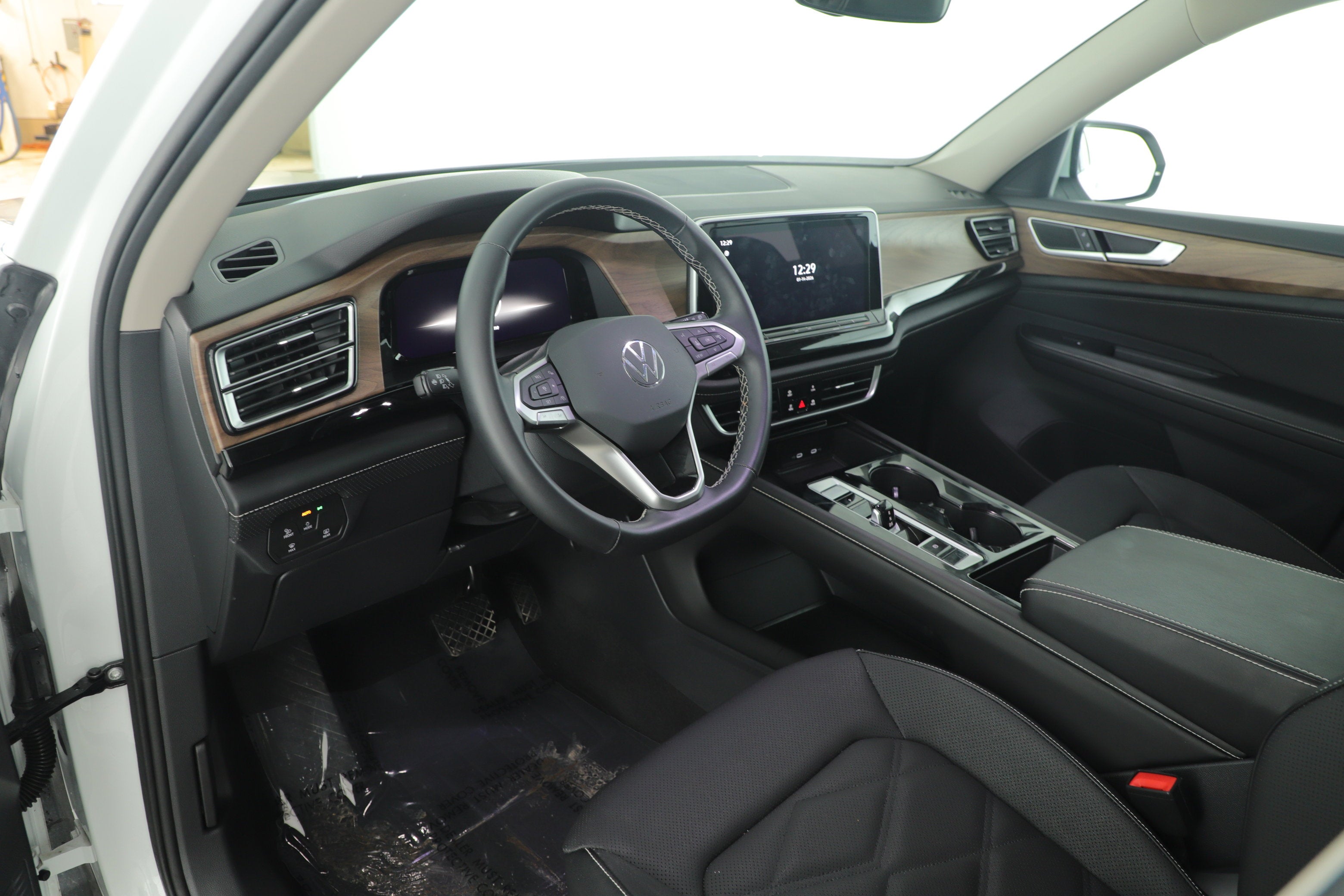 2024 Volkswagen Atlas 2.0T SE with Technology