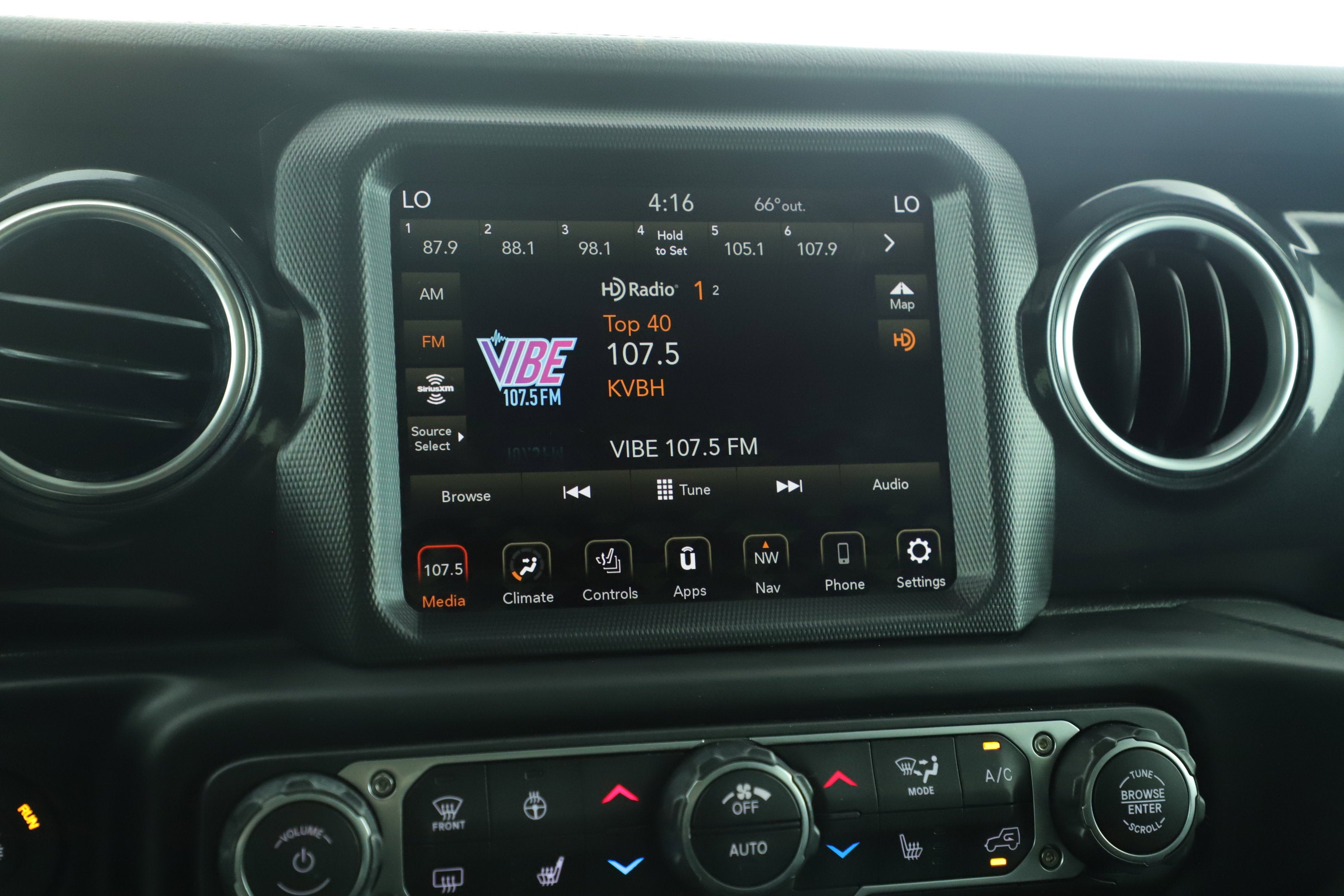 2023 Jeep Wrangler 4-Door Sahara Altitude 4x4