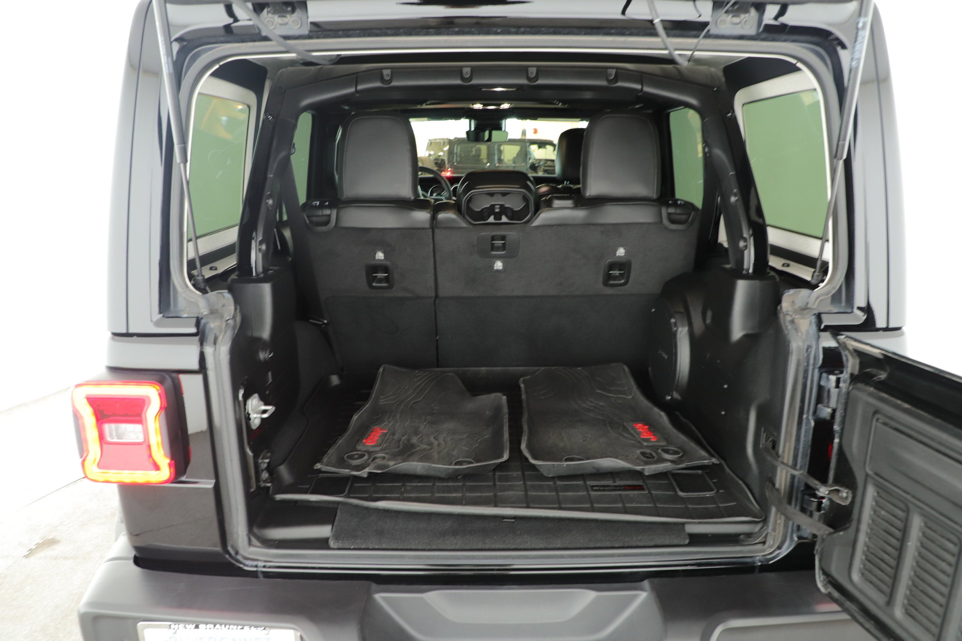 2023 Jeep Wrangler 4-Door Sahara Altitude 4x4