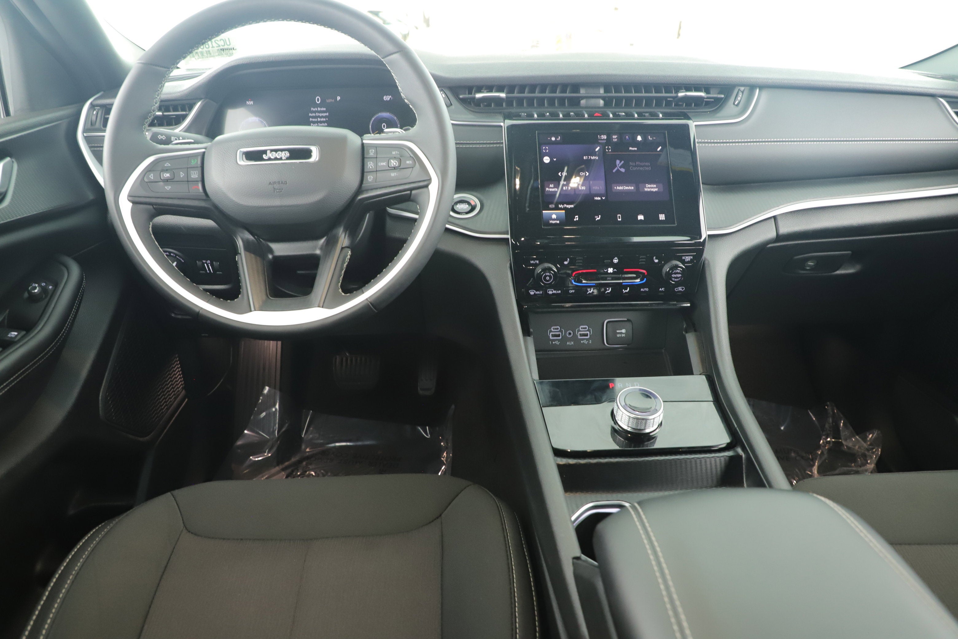 2024 Jeep Grand Cherokee Laredo 4x2