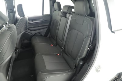 2024 Jeep Grand Cherokee Laredo 4x2