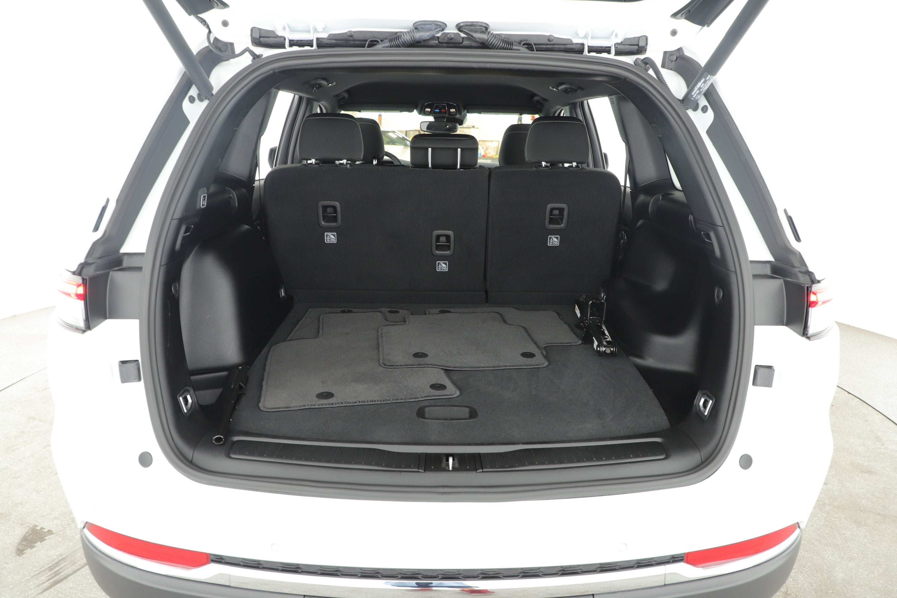 2024 Jeep Grand Cherokee Laredo 4x2