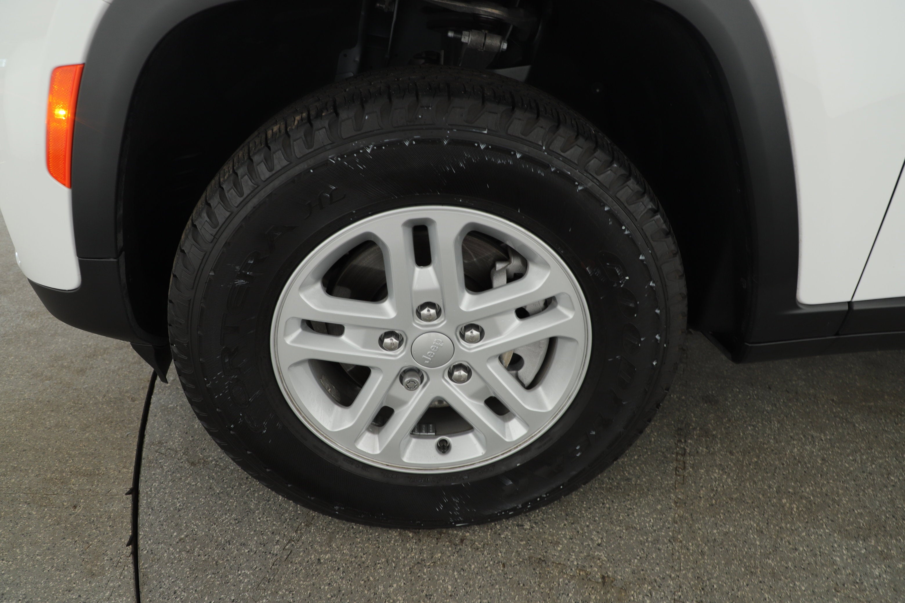 2024 Jeep Grand Cherokee Laredo 4x2