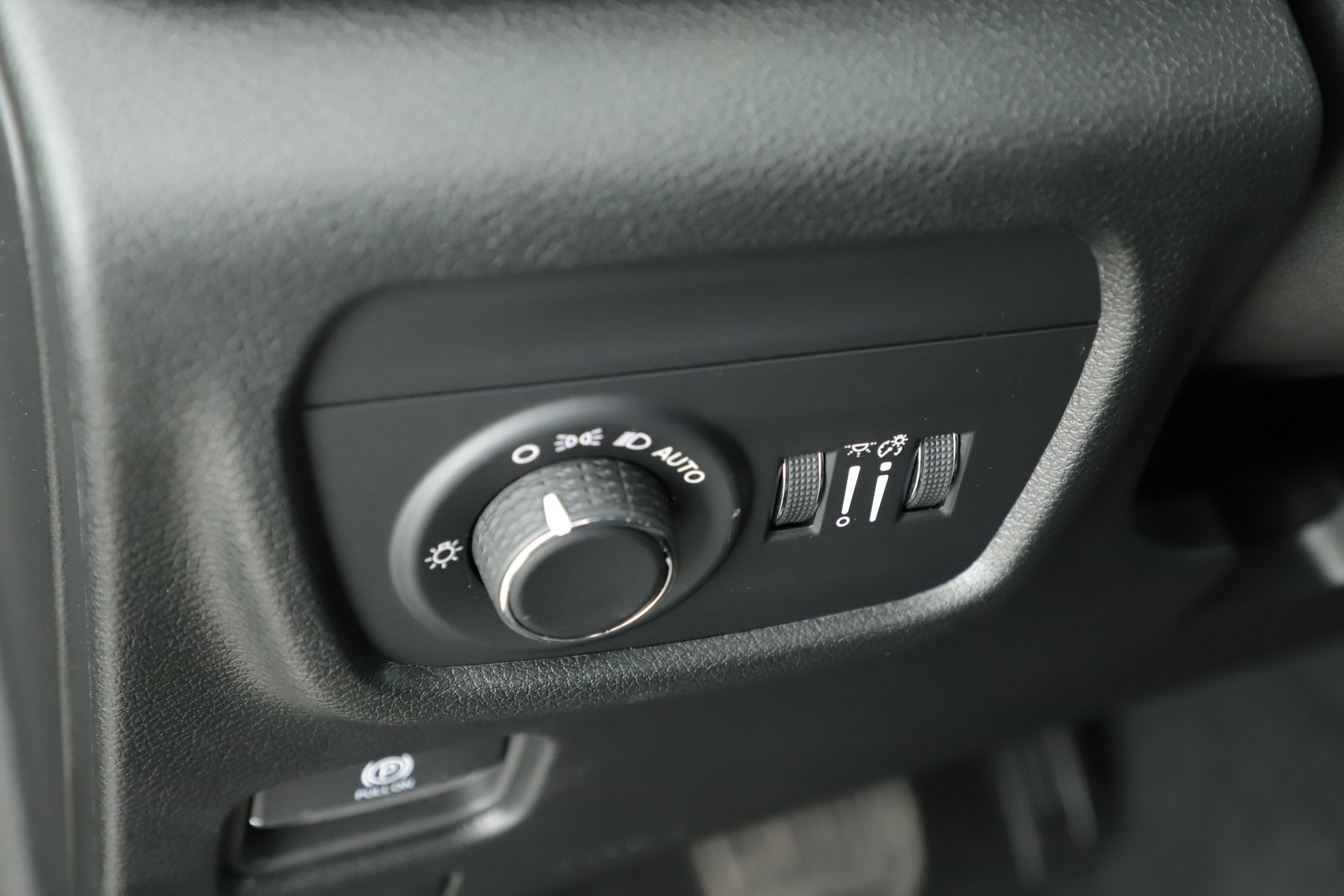 2025 Jeep Grand Cherokee GRAND CHEROKEE LAREDO 4X2