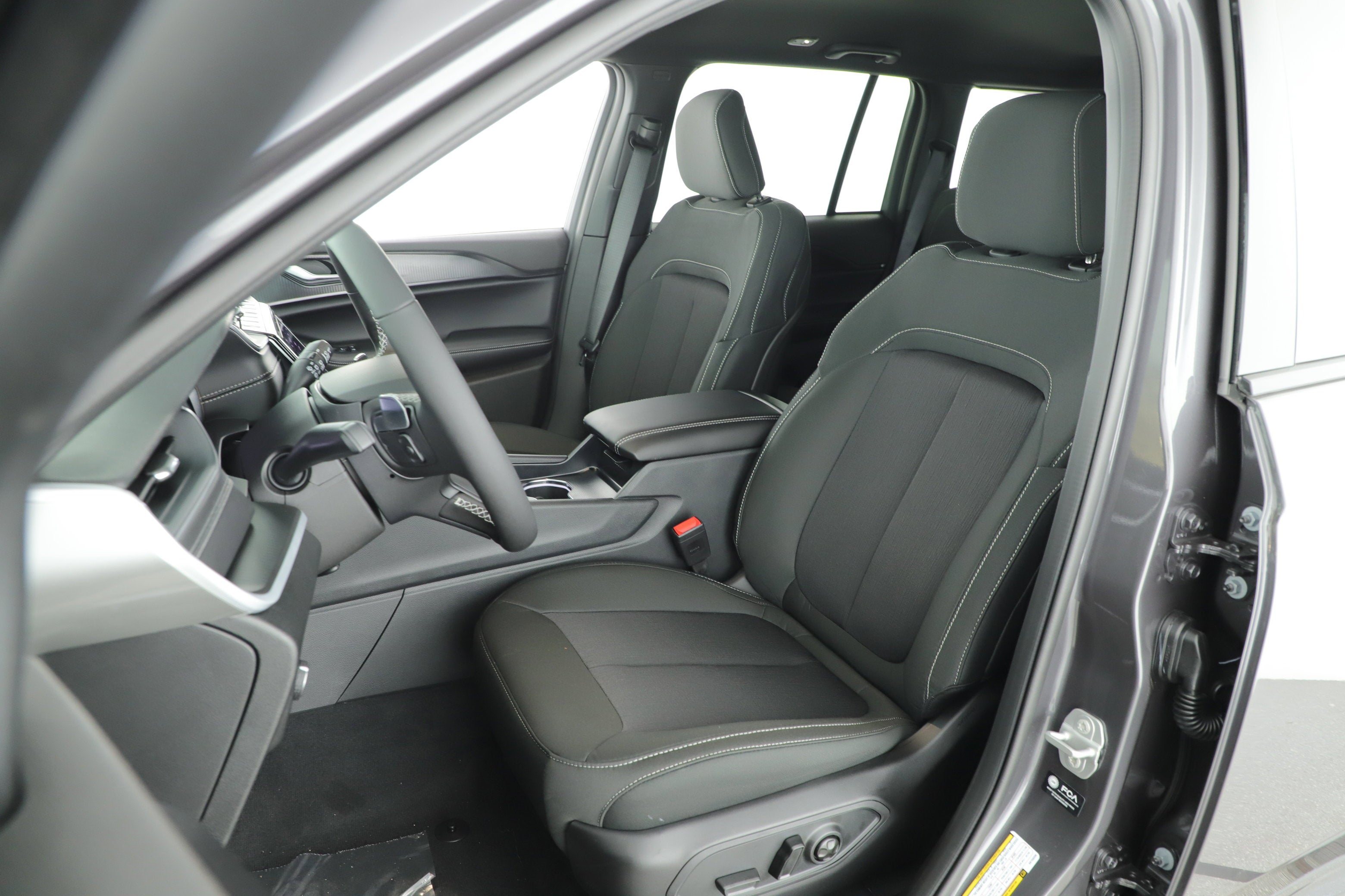 2025 Jeep Grand Cherokee GRAND CHEROKEE LAREDO 4X2