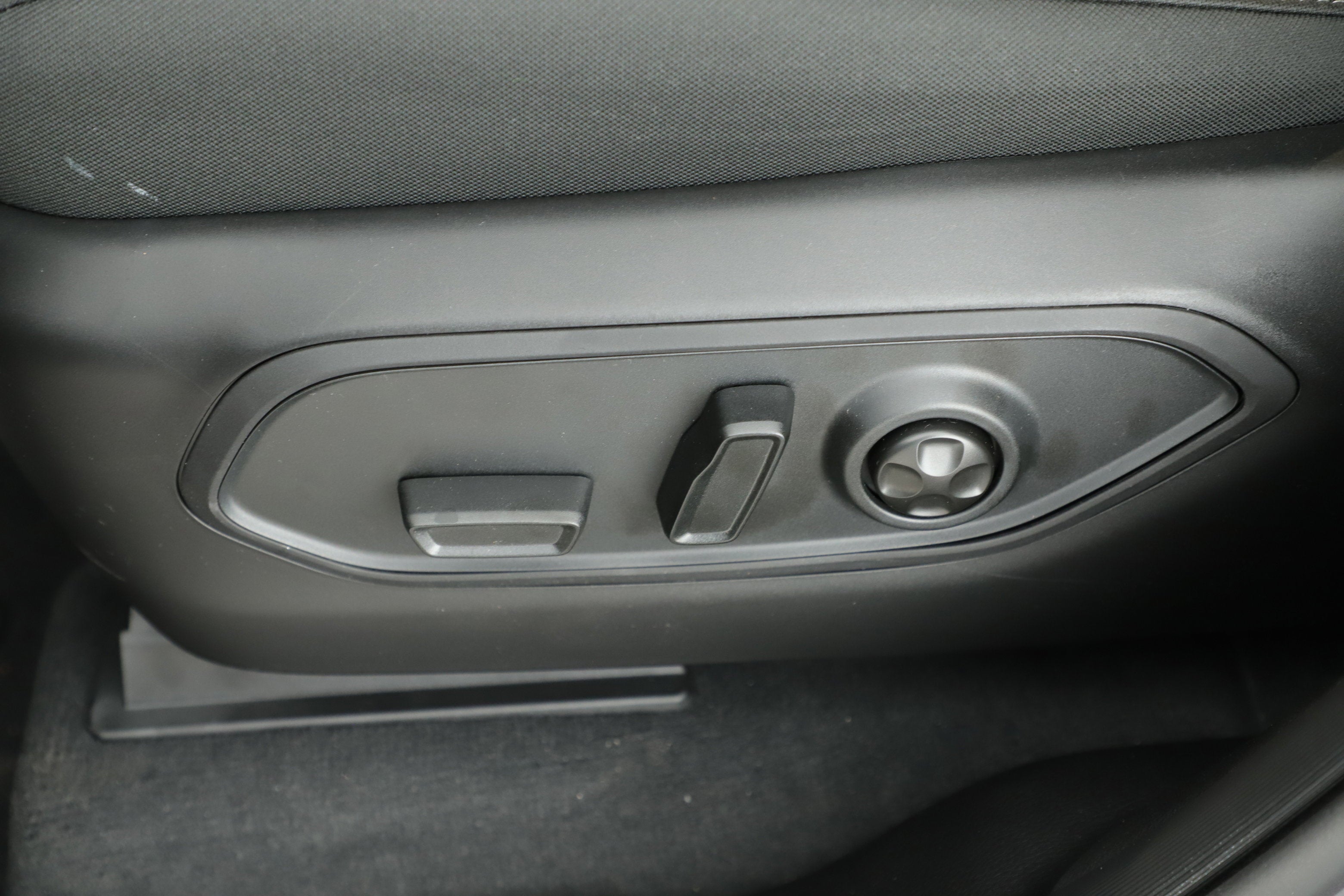 2025 Jeep Grand Cherokee GRAND CHEROKEE LAREDO 4X2