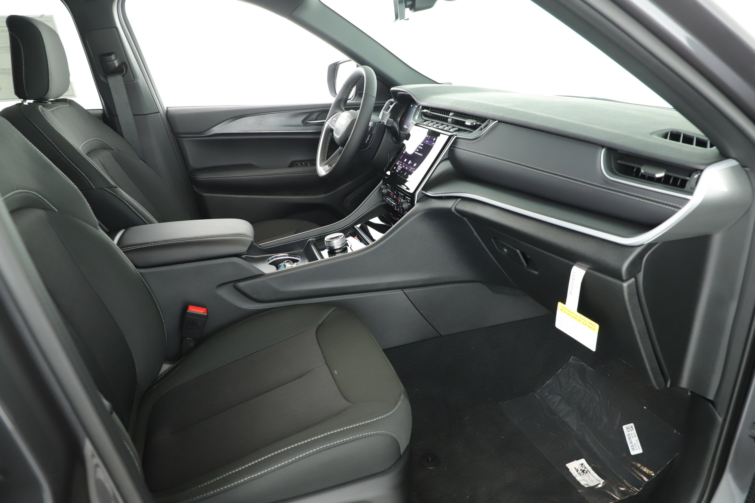 2025 Jeep Grand Cherokee GRAND CHEROKEE LAREDO 4X2