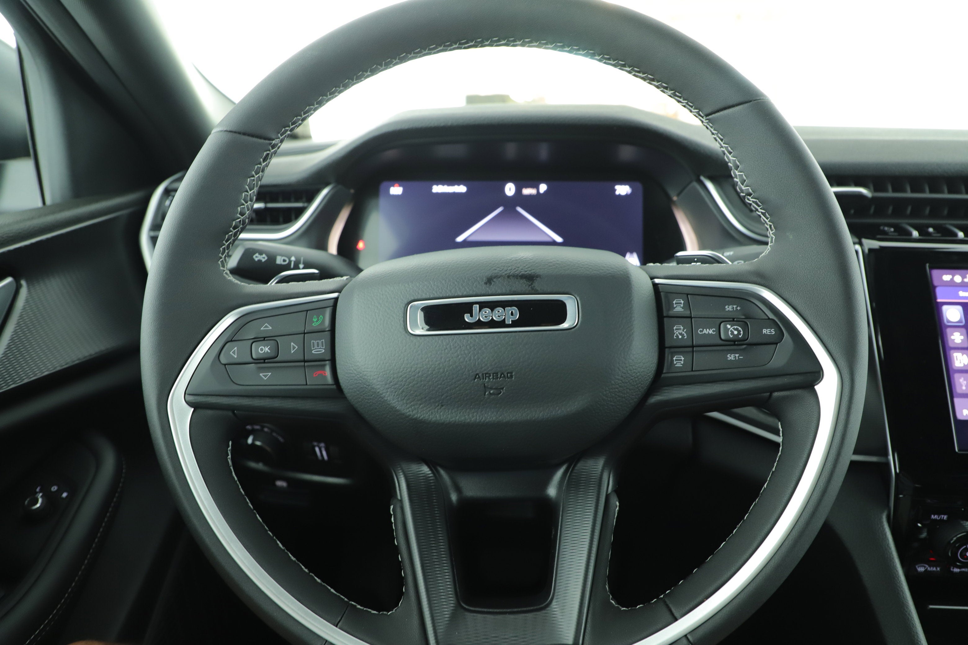 2025 Jeep Grand Cherokee GRAND CHEROKEE LAREDO 4X2