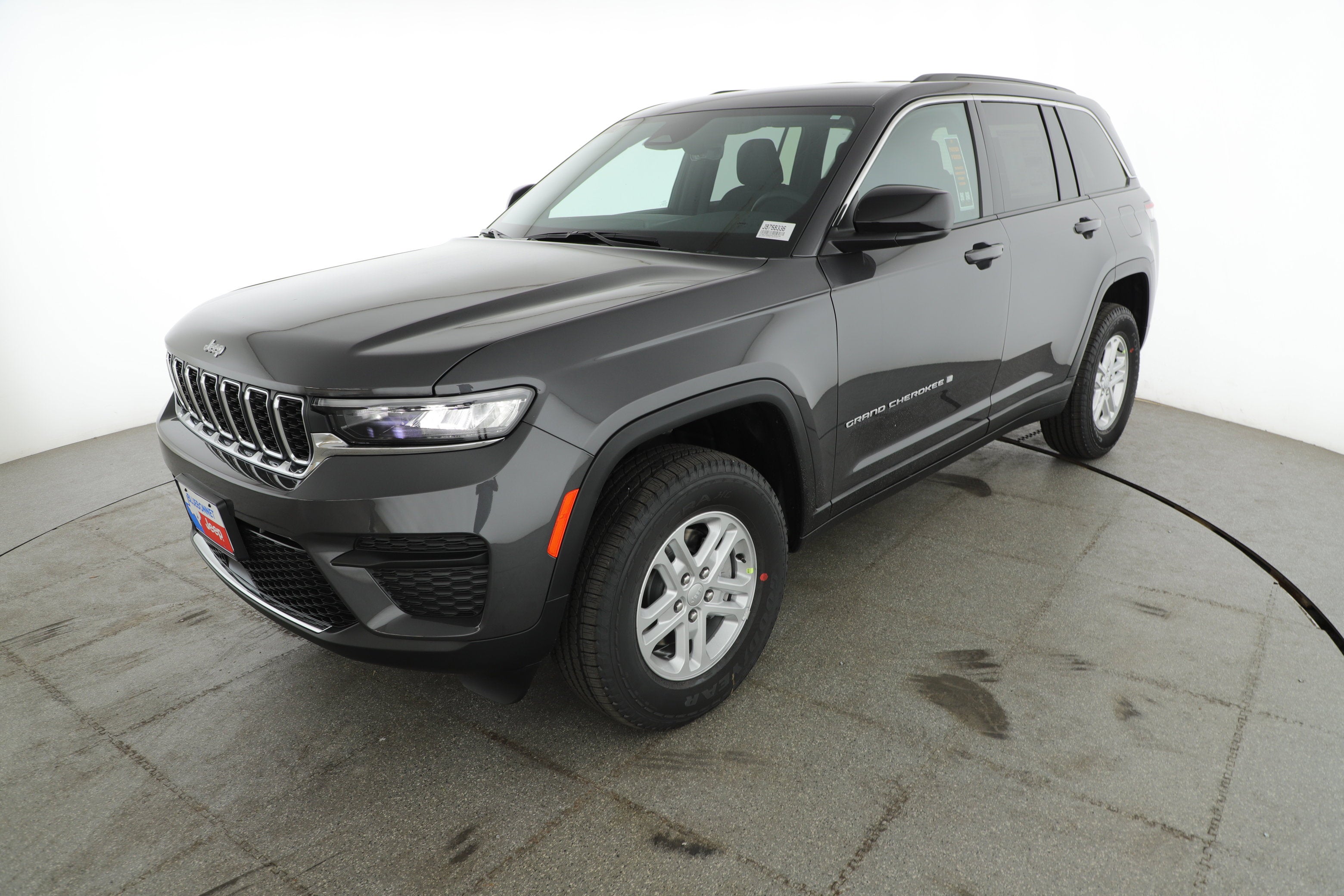 2025 Jeep Grand Cherokee GRAND CHEROKEE LAREDO 4X2