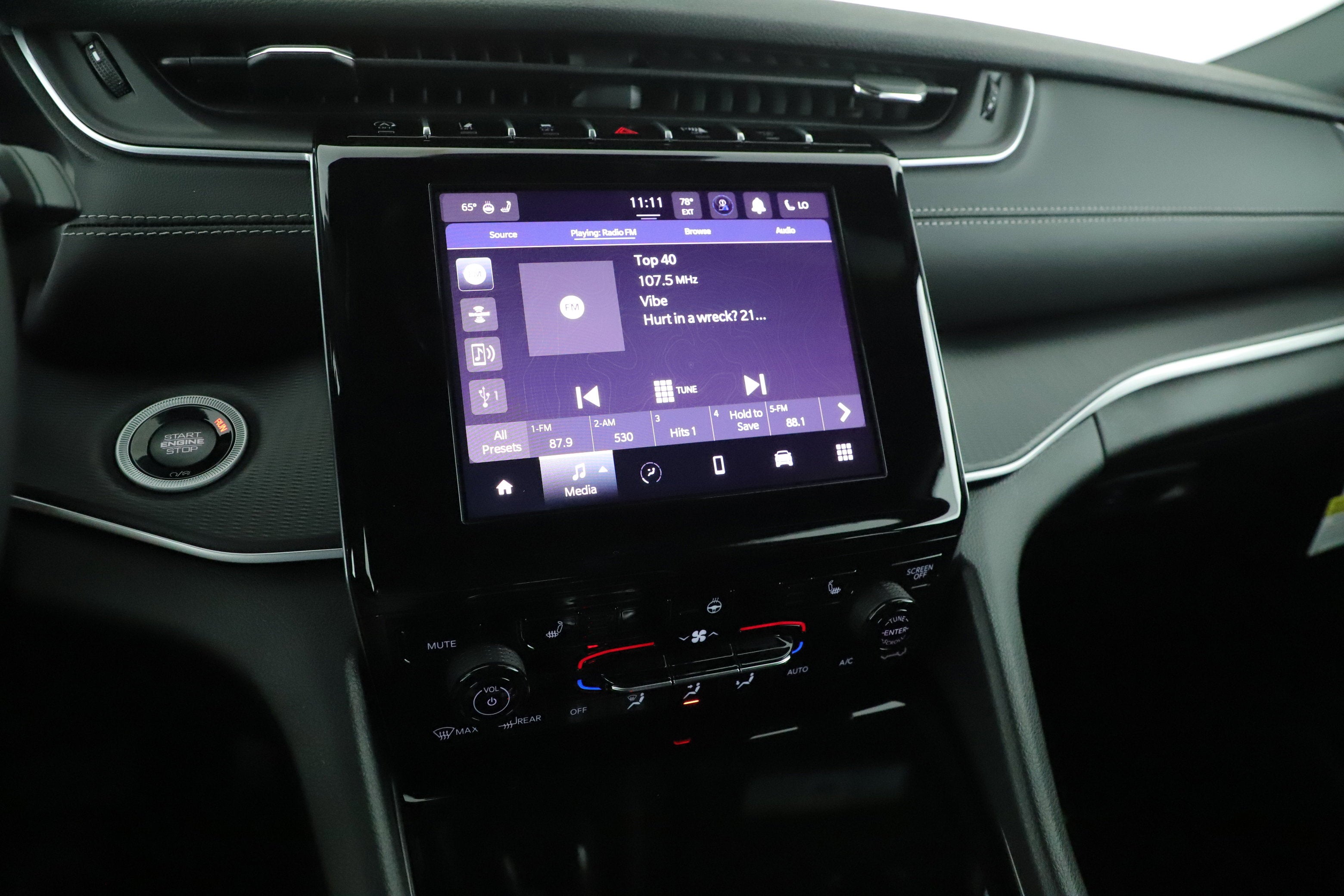 2025 Jeep Grand Cherokee GRAND CHEROKEE LAREDO 4X2