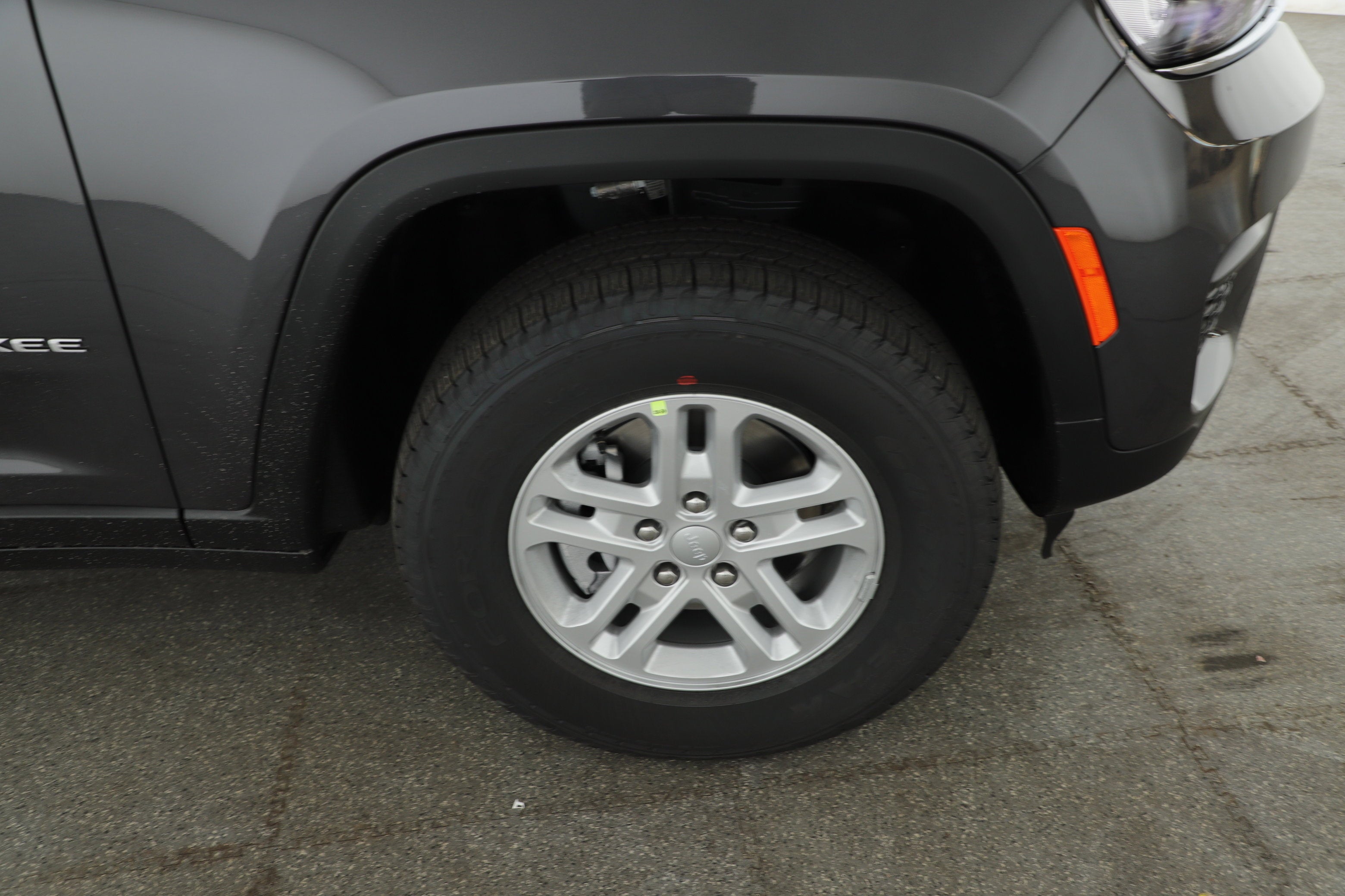 2025 Jeep Grand Cherokee GRAND CHEROKEE LAREDO 4X2