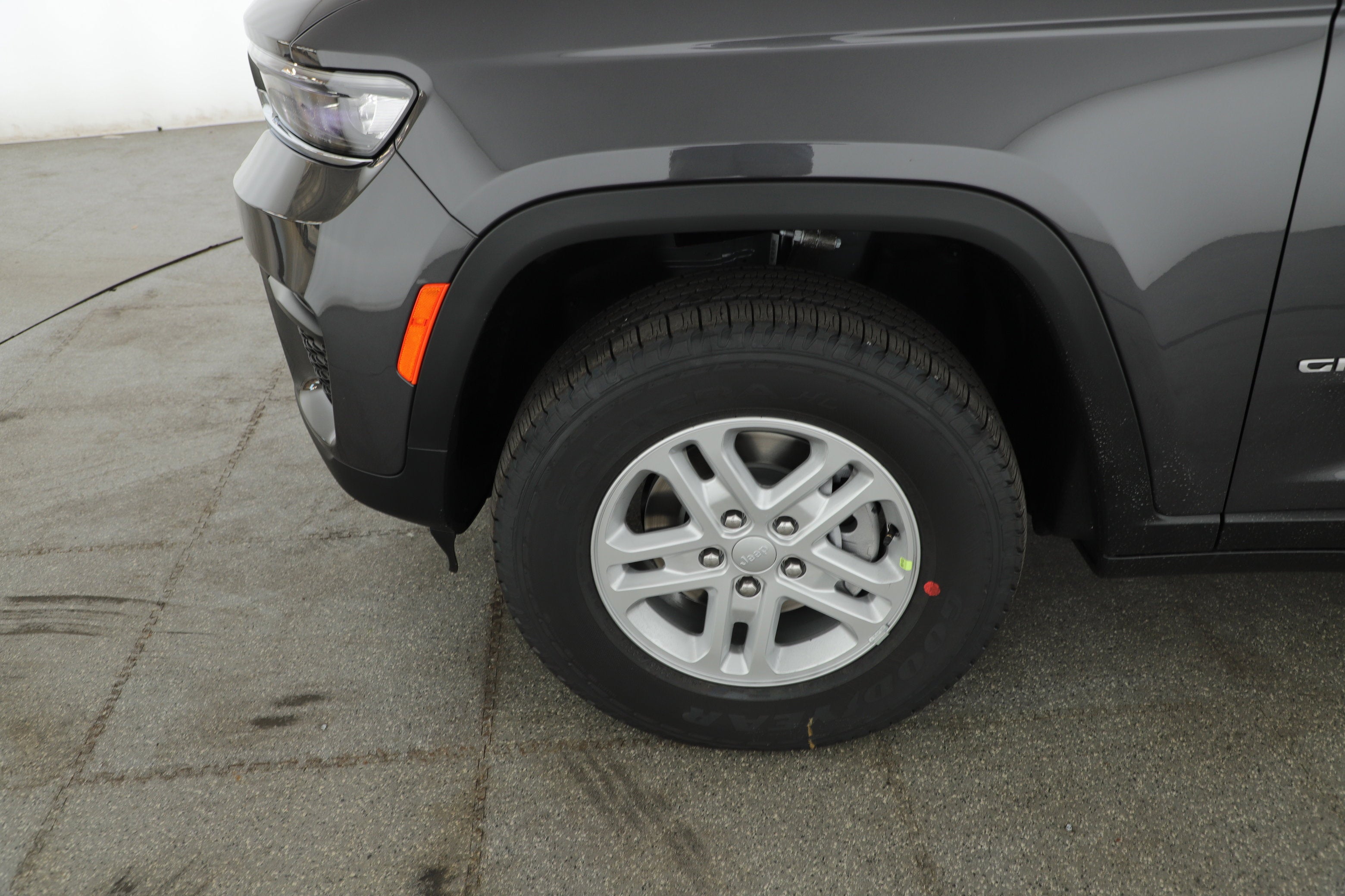 2025 Jeep Grand Cherokee GRAND CHEROKEE LAREDO 4X2