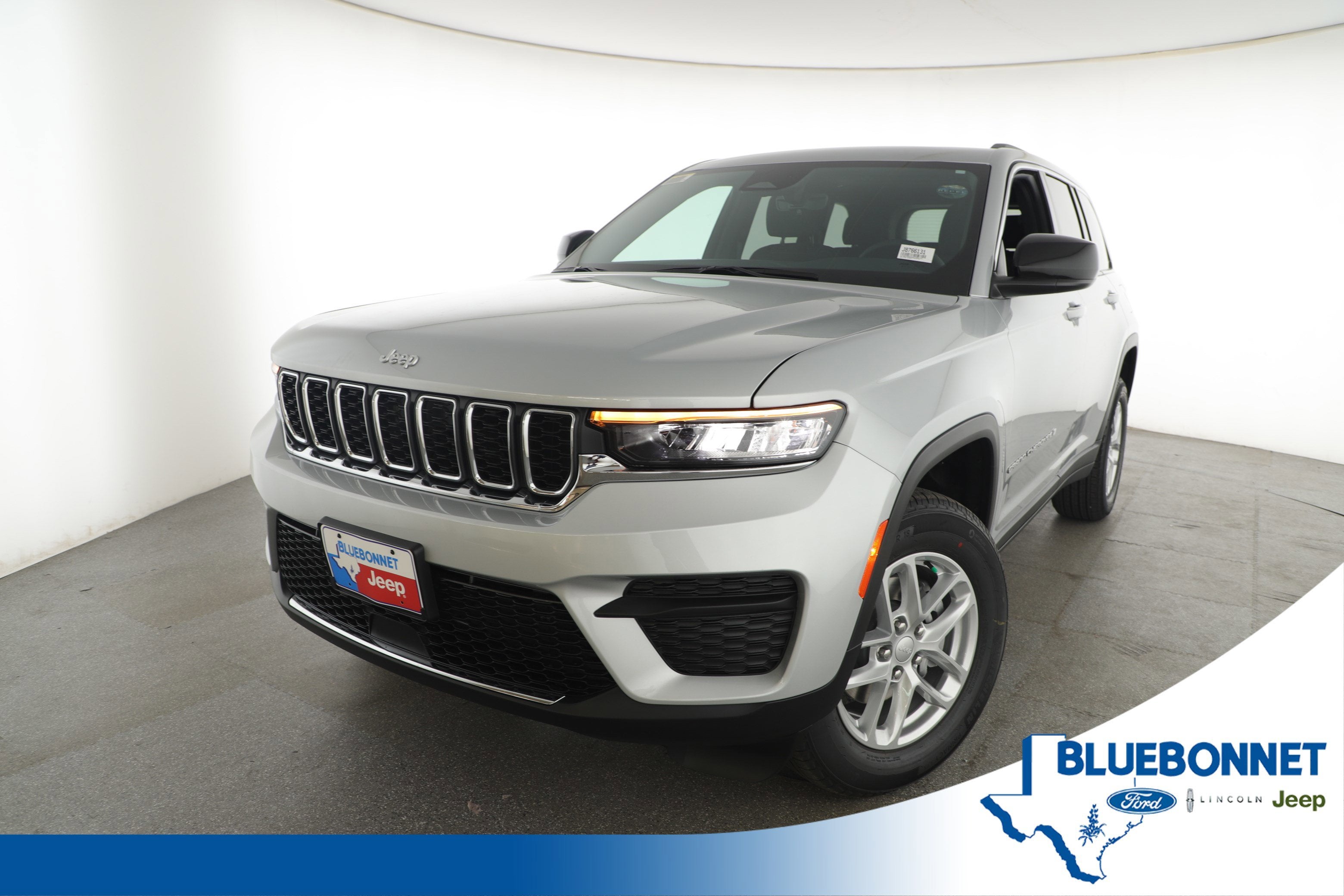 2025 Jeep Grand Cherokee GRAND CHEROKEE LAREDO X 4X2