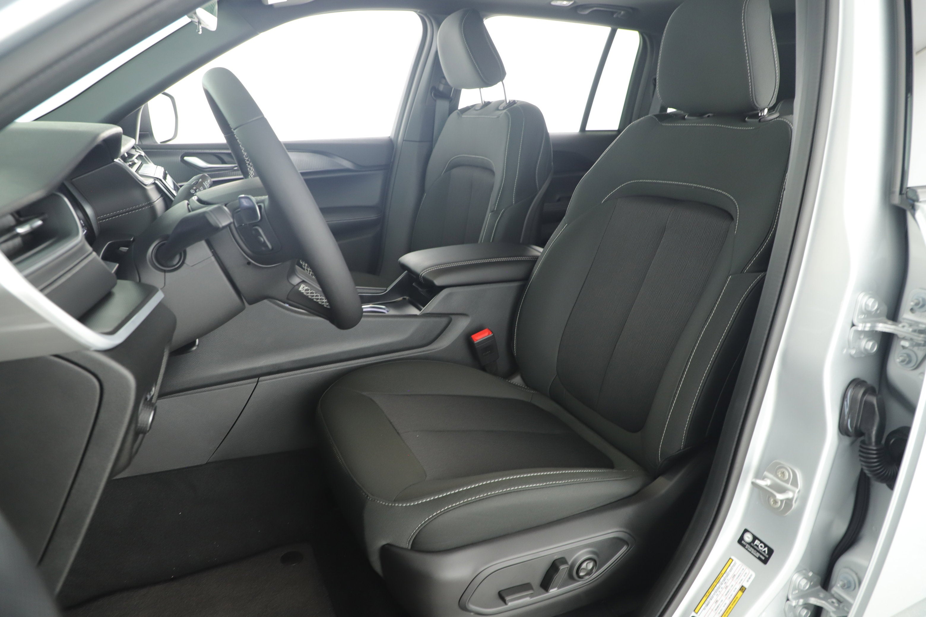 2025 Jeep Grand Cherokee GRAND CHEROKEE LAREDO X 4X2