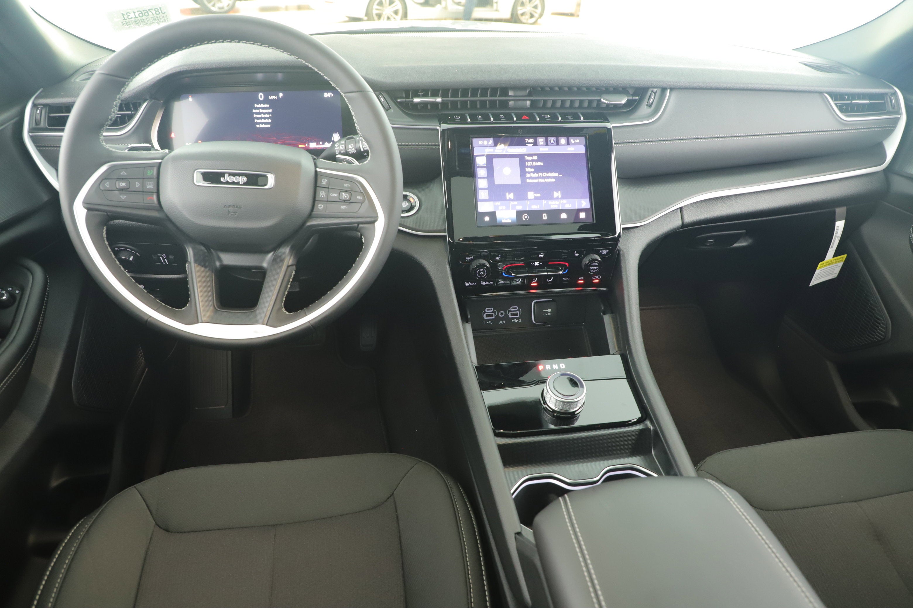 2025 Jeep Grand Cherokee GRAND CHEROKEE LAREDO X 4X2