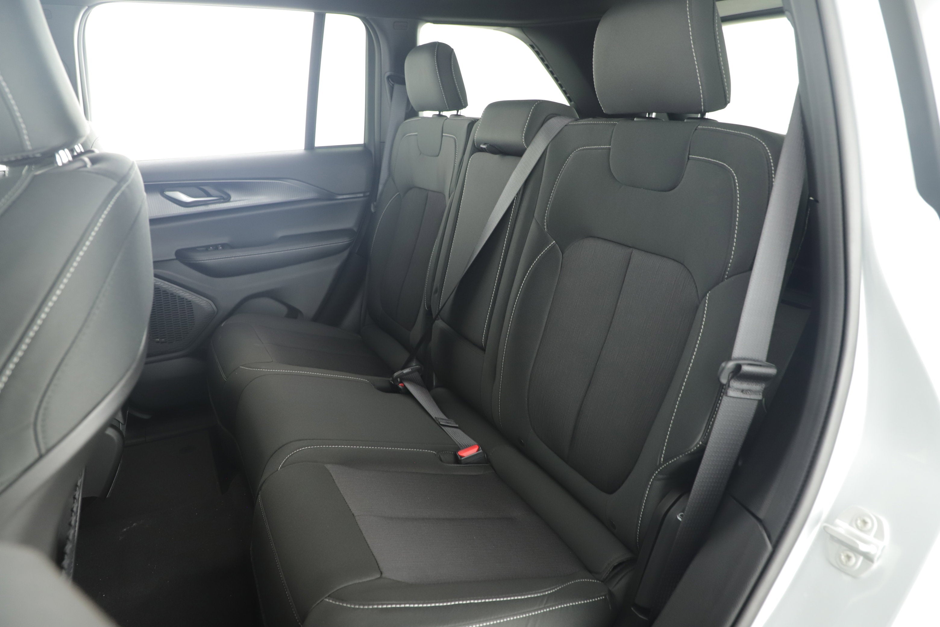 2025 Jeep Grand Cherokee GRAND CHEROKEE LAREDO X 4X2