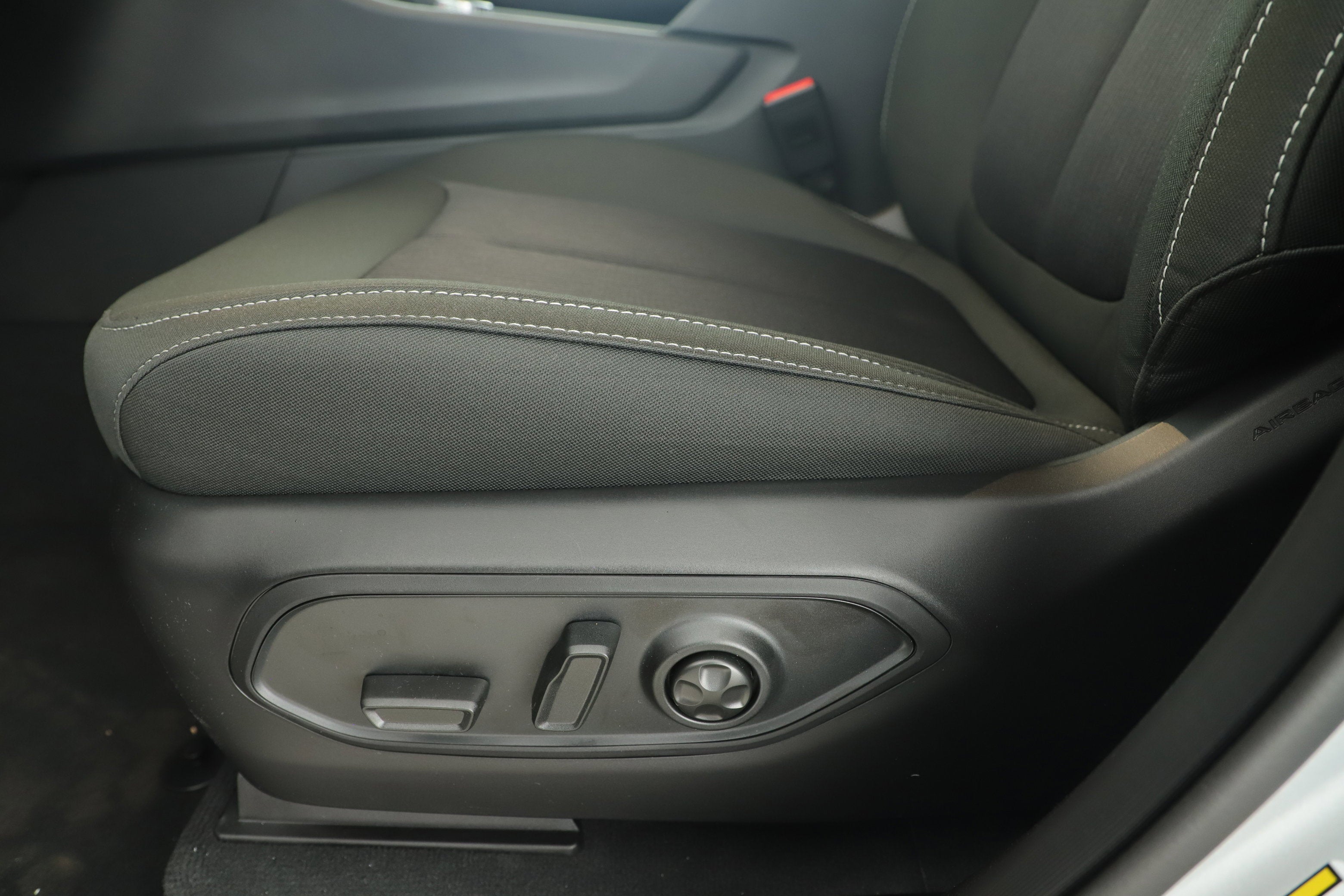 2025 Jeep Grand Cherokee GRAND CHEROKEE LAREDO 4X2