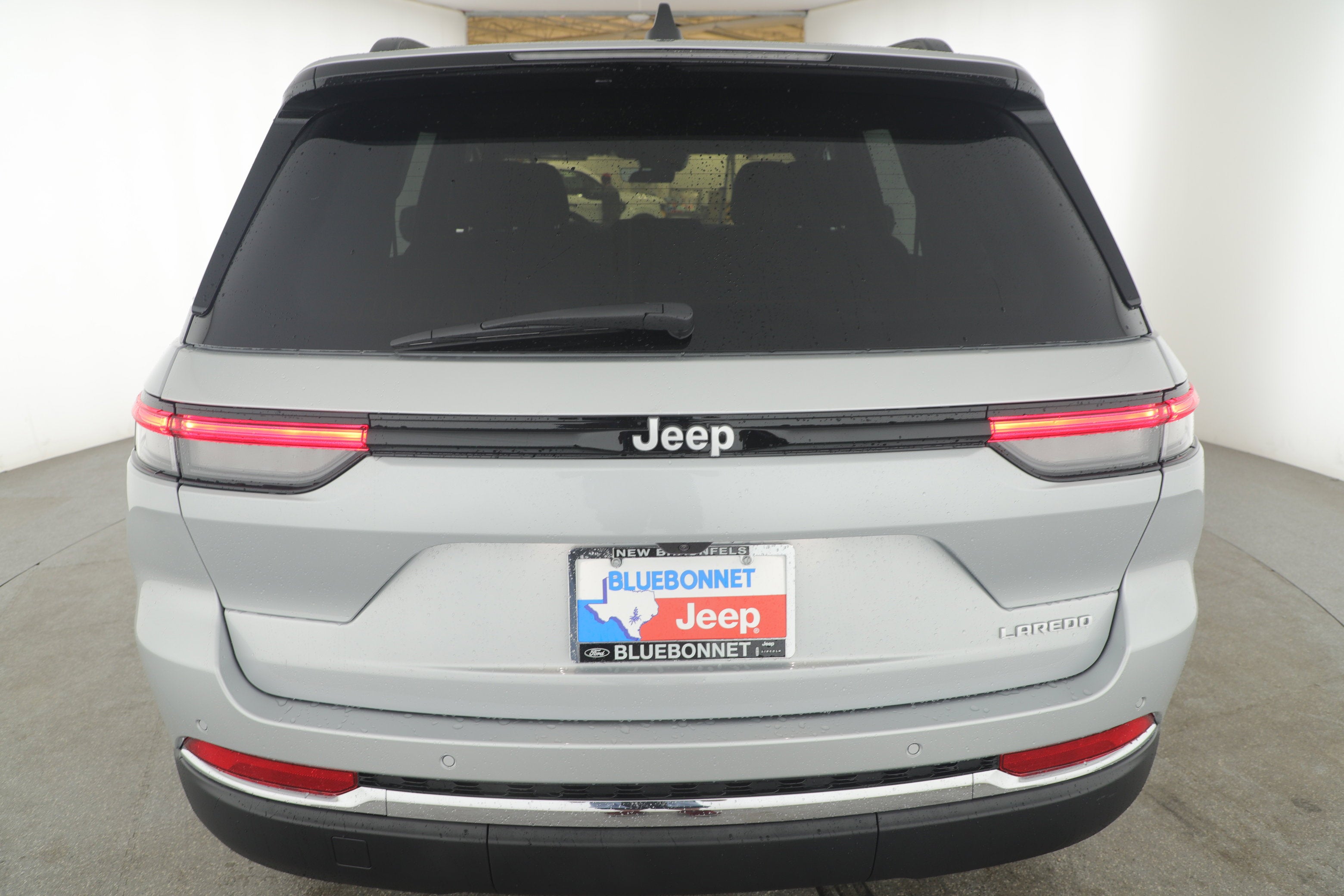 2025 Jeep Grand Cherokee GRAND CHEROKEE LAREDO 4X2