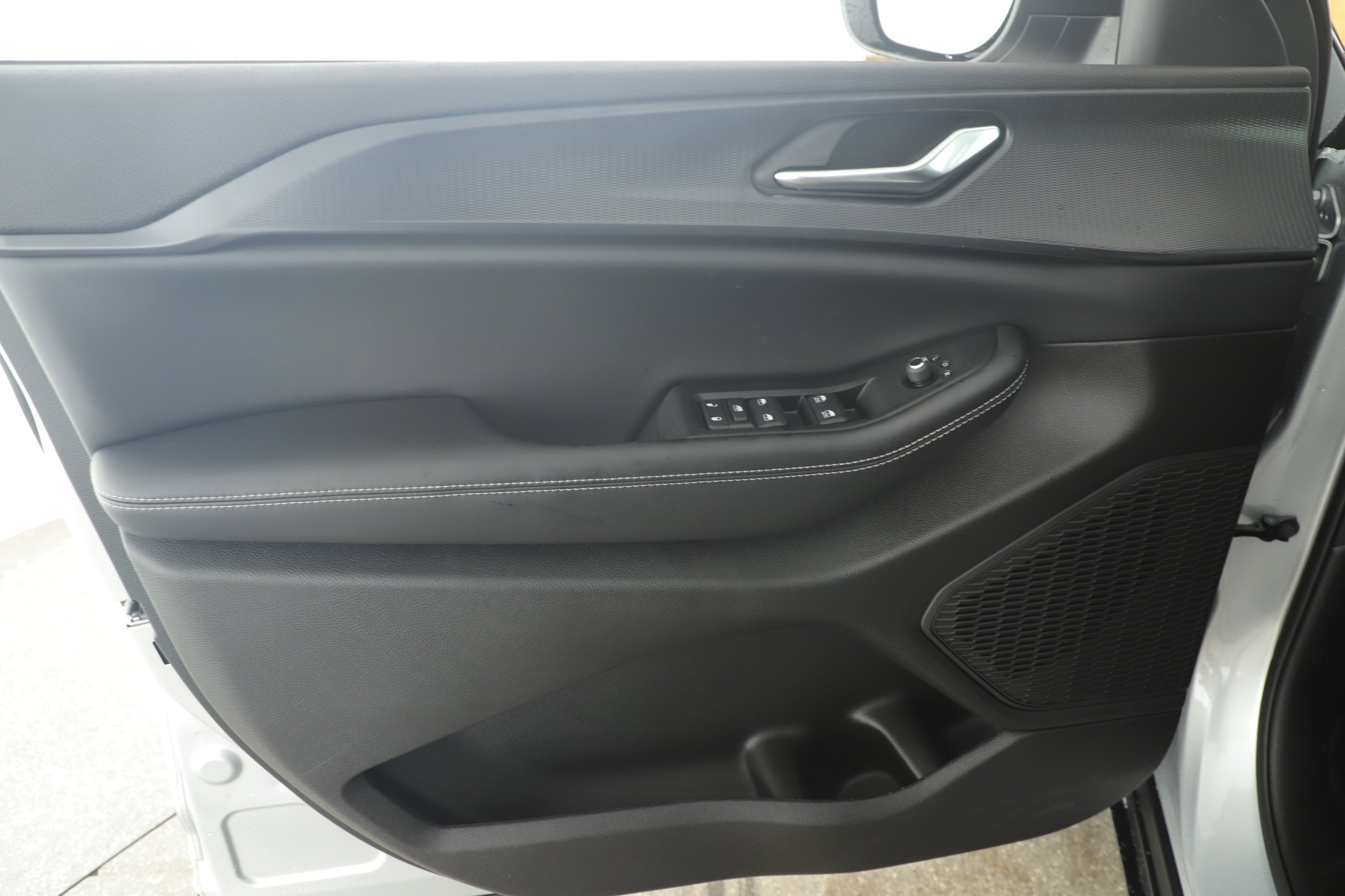 2025 Jeep Grand Cherokee GRAND CHEROKEE LAREDO 4X2