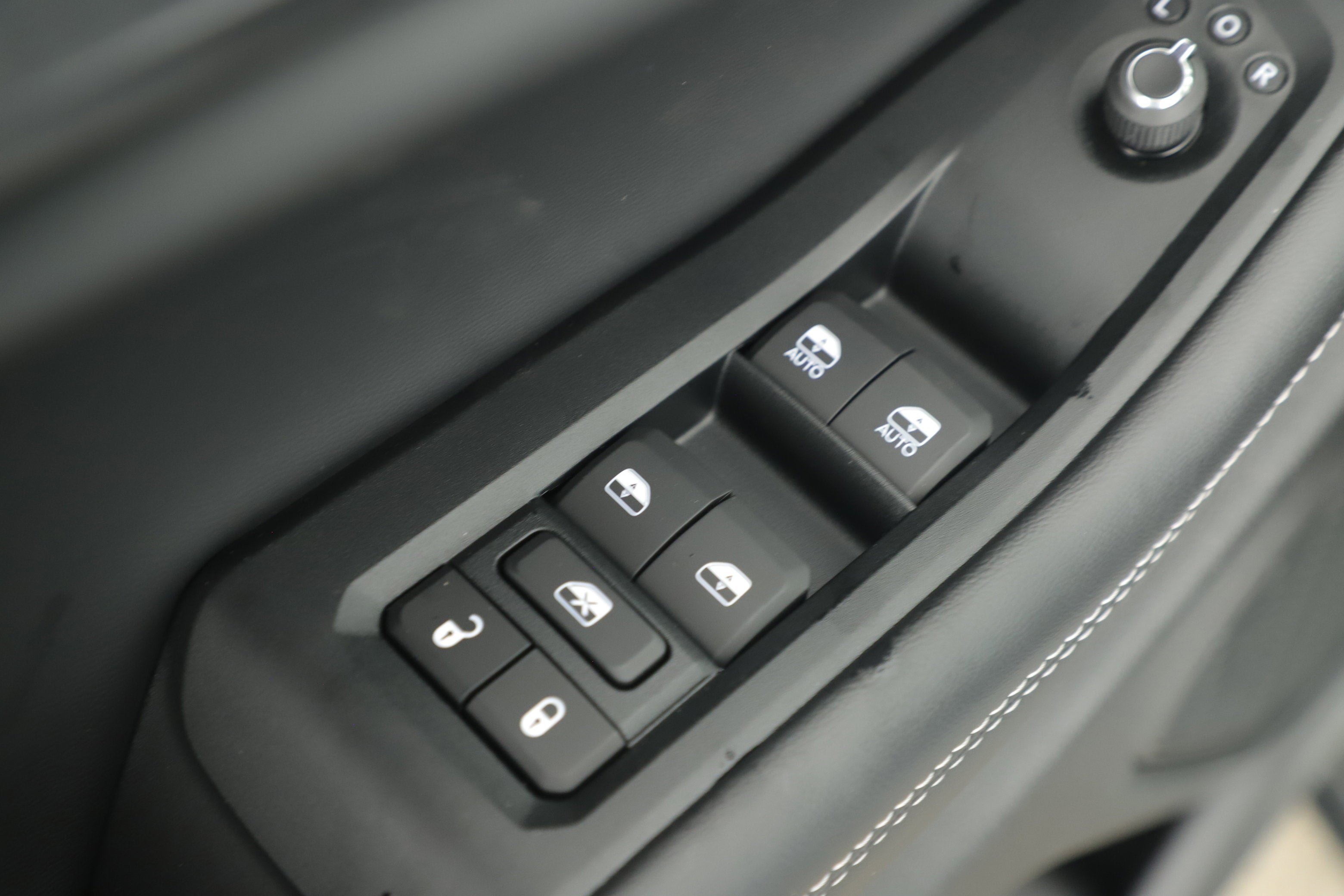 2025 Jeep Grand Cherokee GRAND CHEROKEE LAREDO 4X2