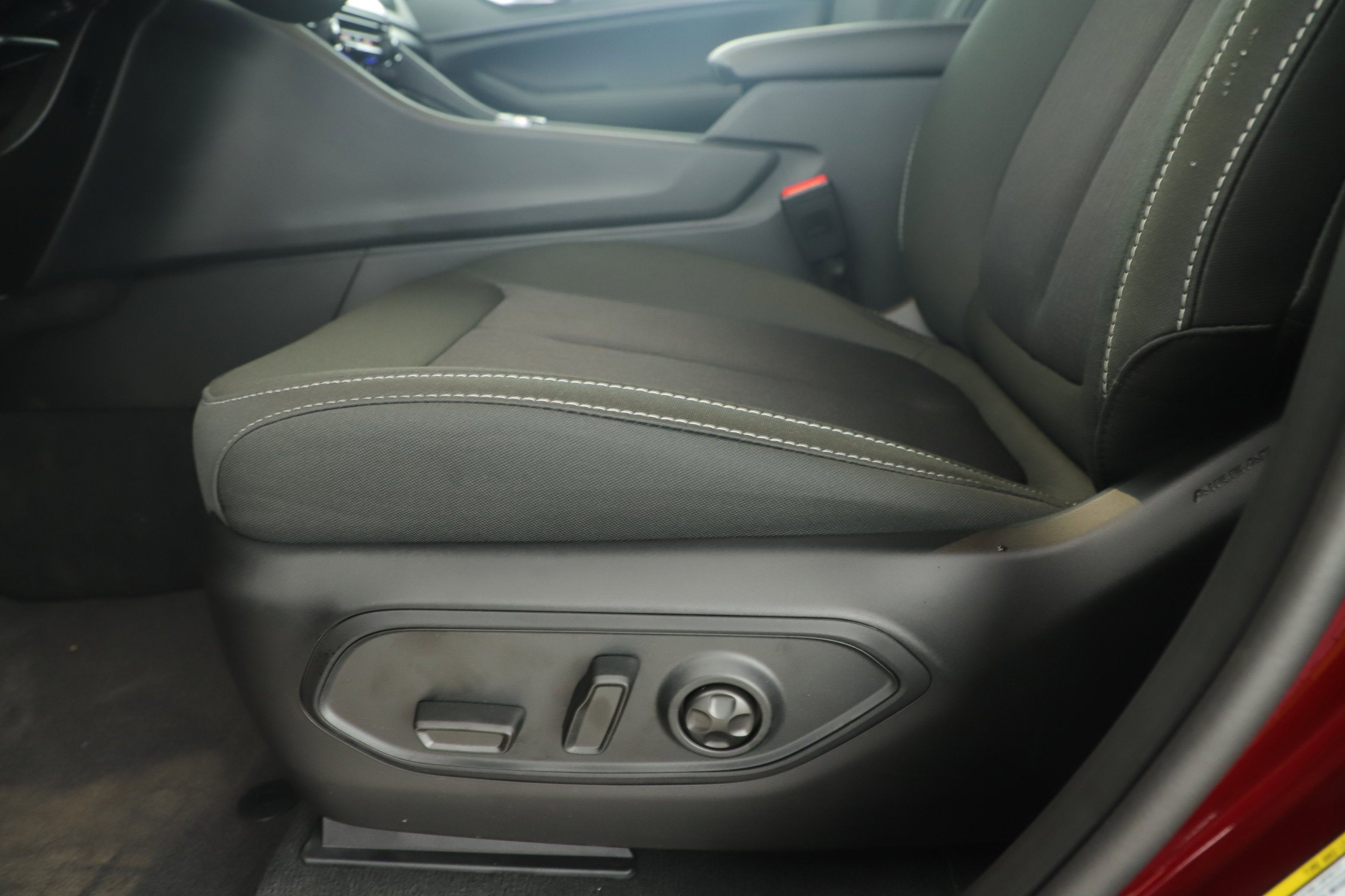 2025 Jeep Grand Cherokee GRAND CHEROKEE LAREDO 4X2