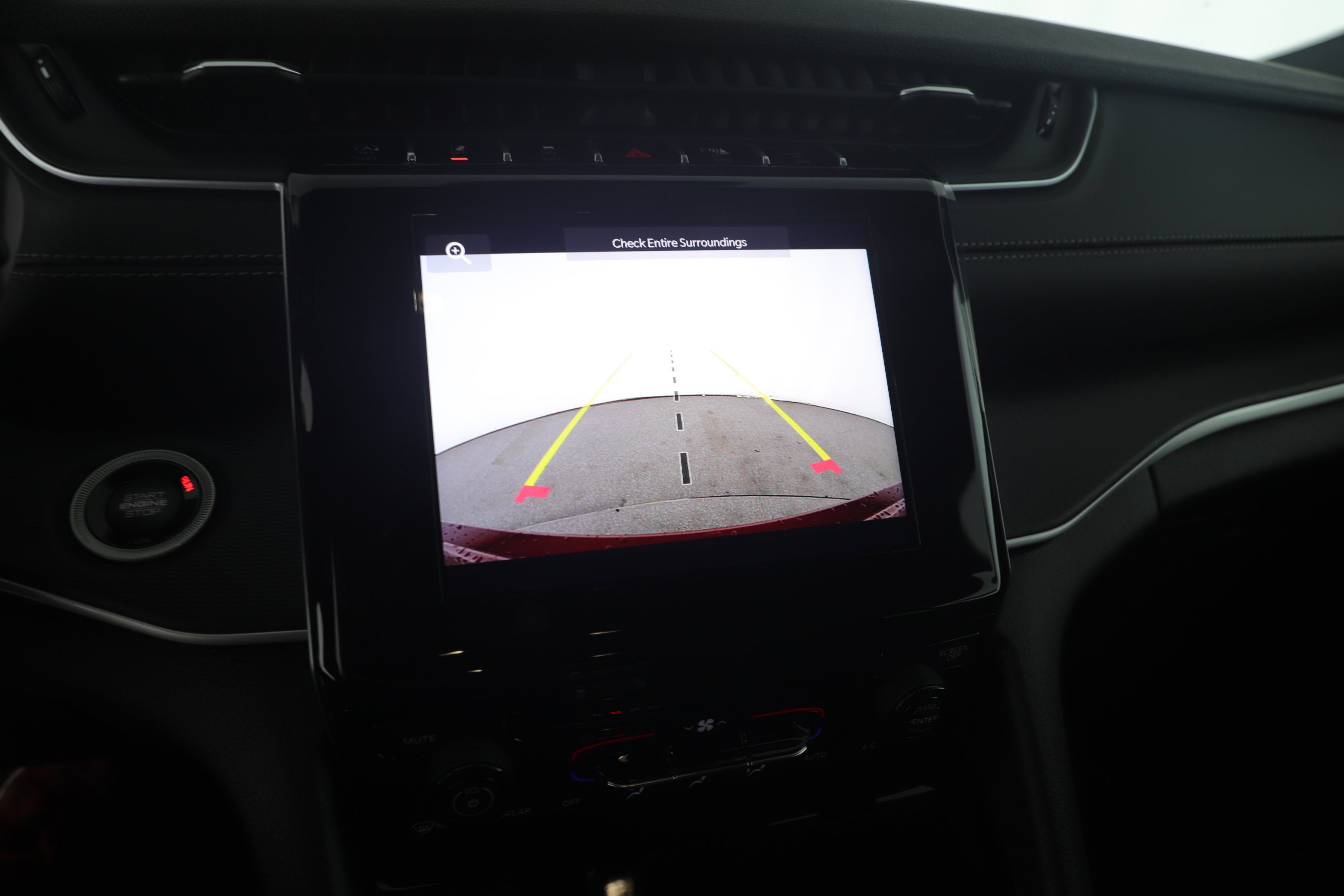 2025 Jeep Grand Cherokee GRAND CHEROKEE LAREDO 4X2