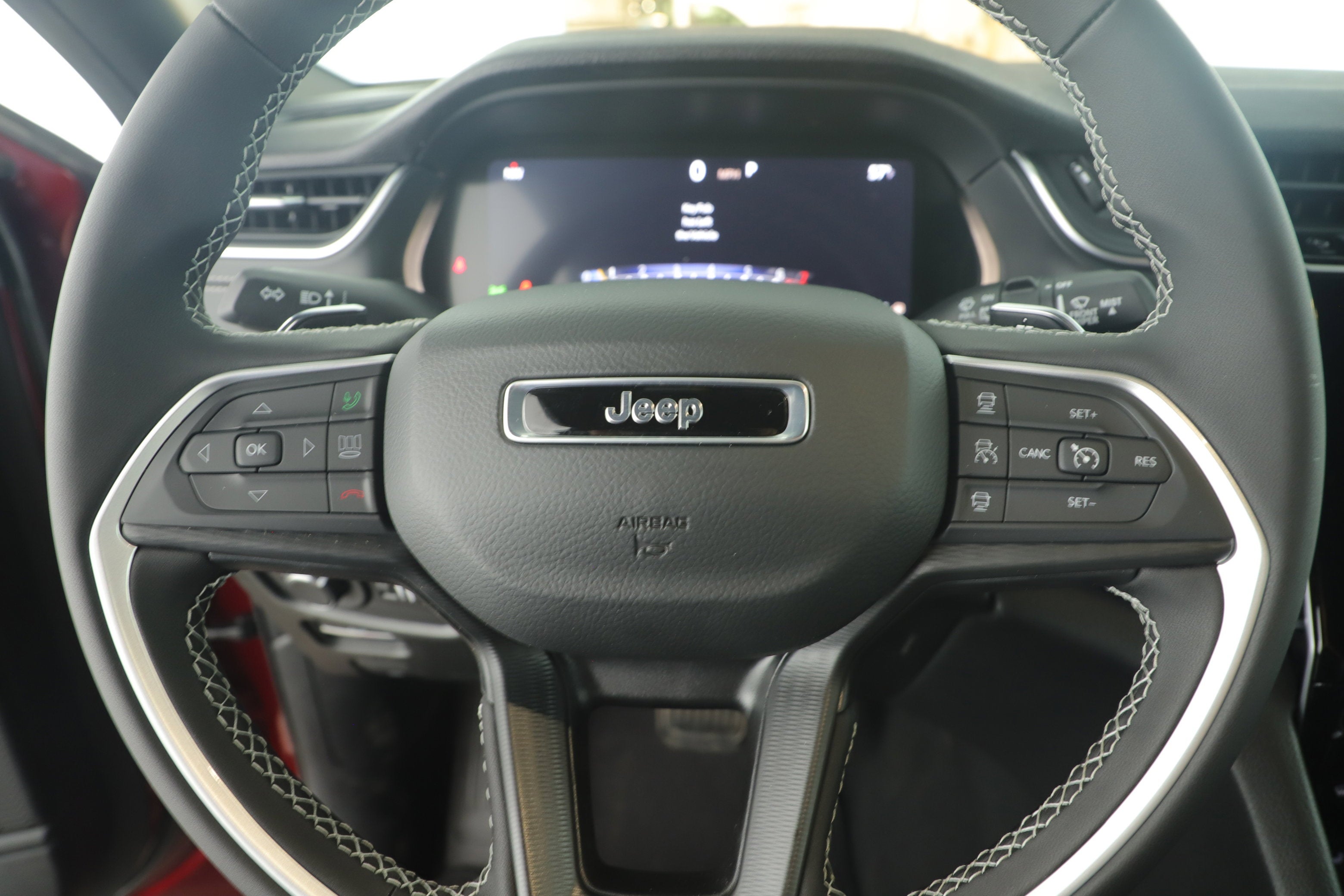 2025 Jeep Grand Cherokee GRAND CHEROKEE LAREDO 4X2