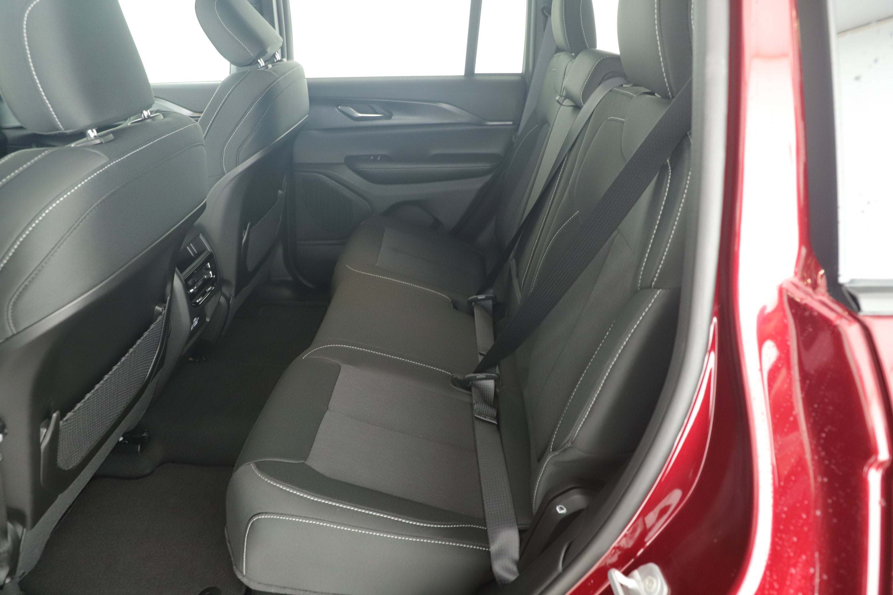 2025 Jeep Grand Cherokee GRAND CHEROKEE LAREDO 4X2