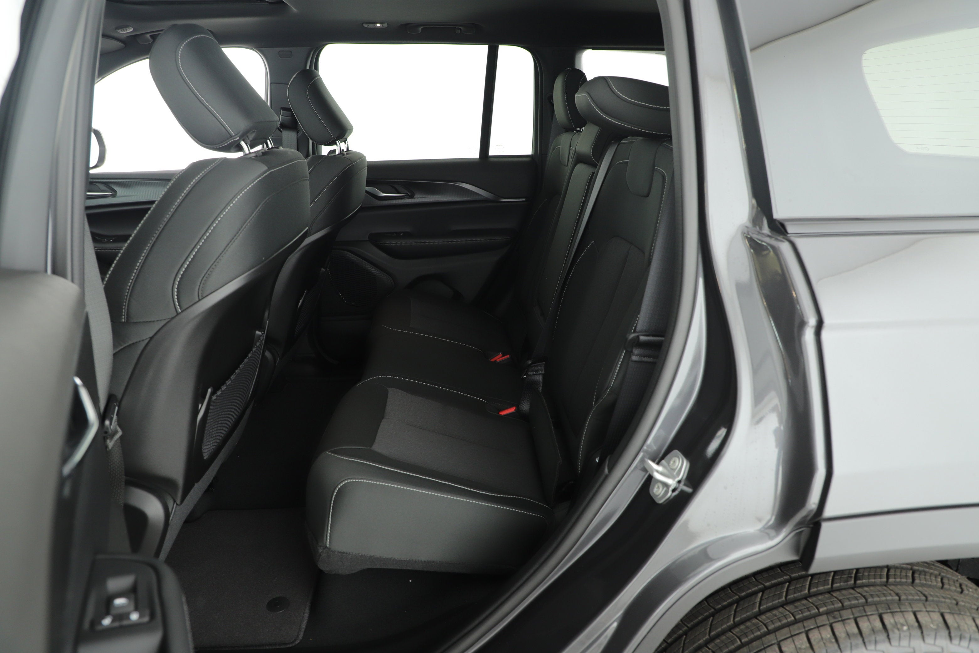 2026 Jeep Grand Cherokee GRAND CHEROKEE LAREDO X 4X2