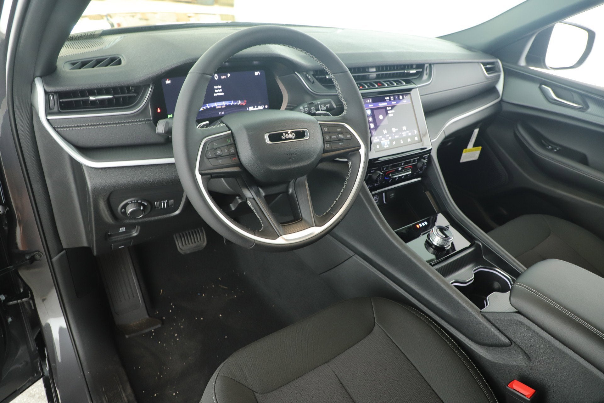 2025 Jeep Grand Cherokee GRAND CHEROKEE LAREDO X 4X2