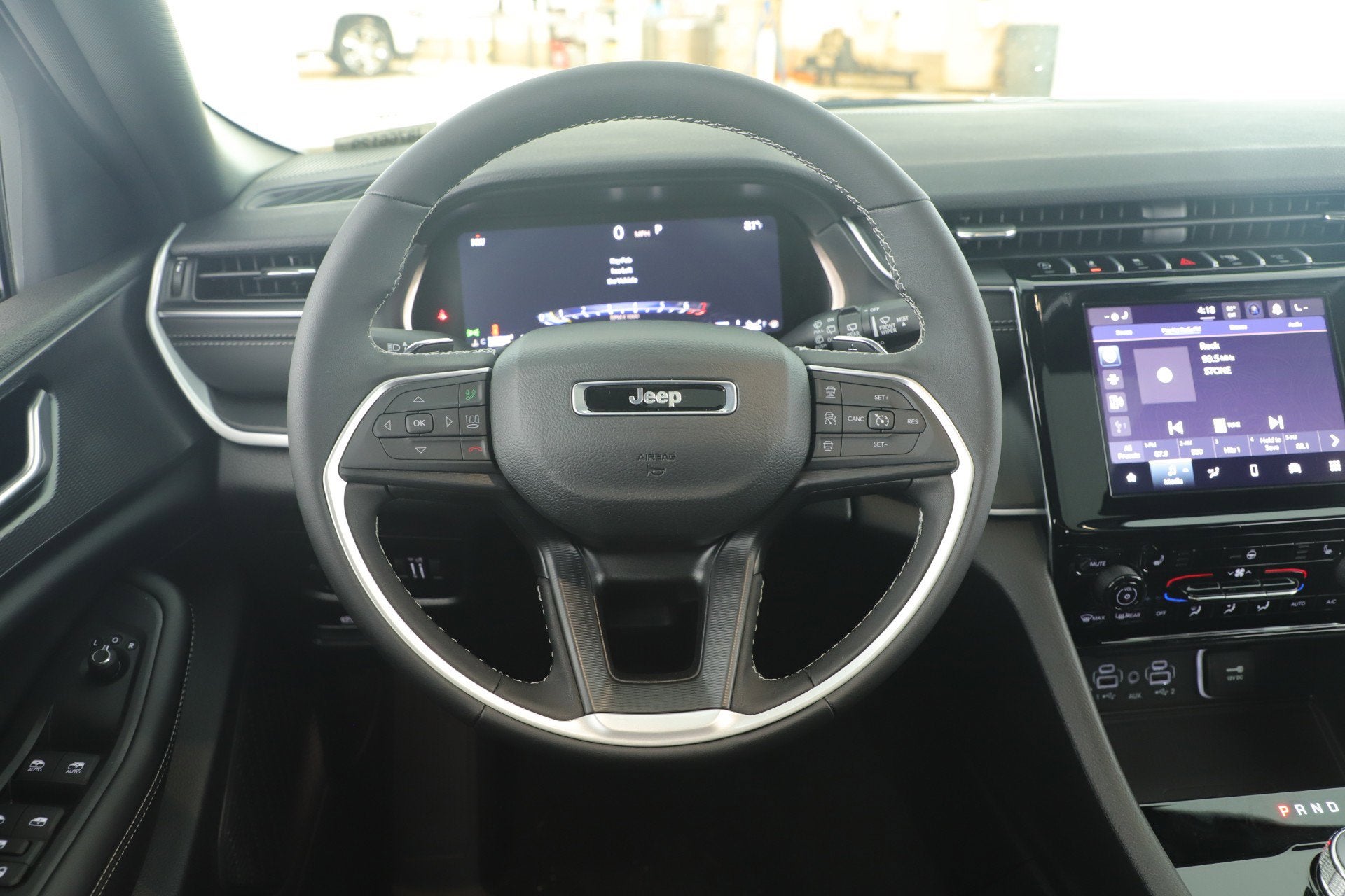 2025 Jeep Grand Cherokee GRAND CHEROKEE LAREDO X 4X2