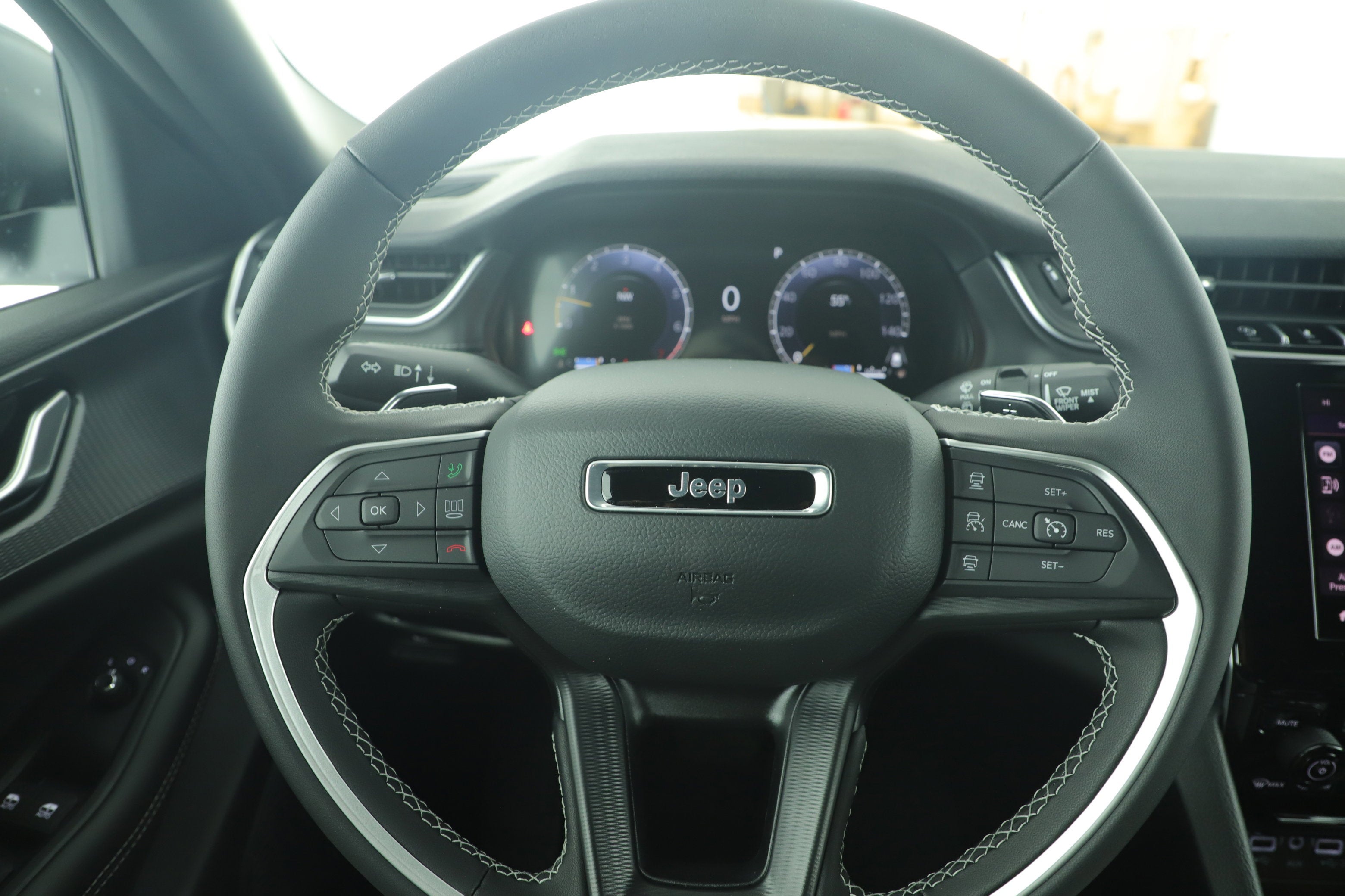 2025 Jeep Grand Cherokee GRAND CHEROKEE LAREDO 4X2