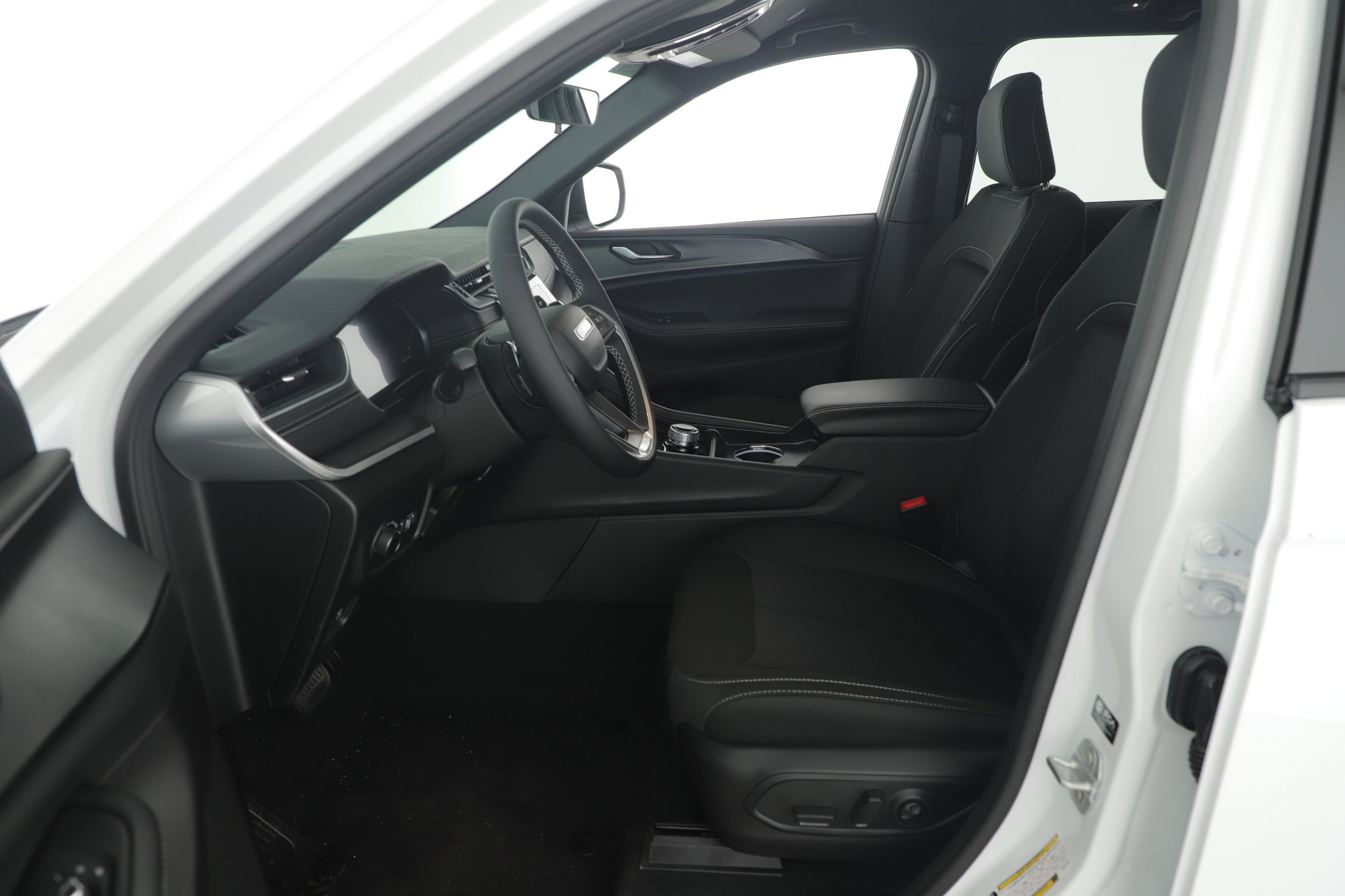 2025 Jeep Grand Cherokee GRAND CHEROKEE LAREDO 4X2