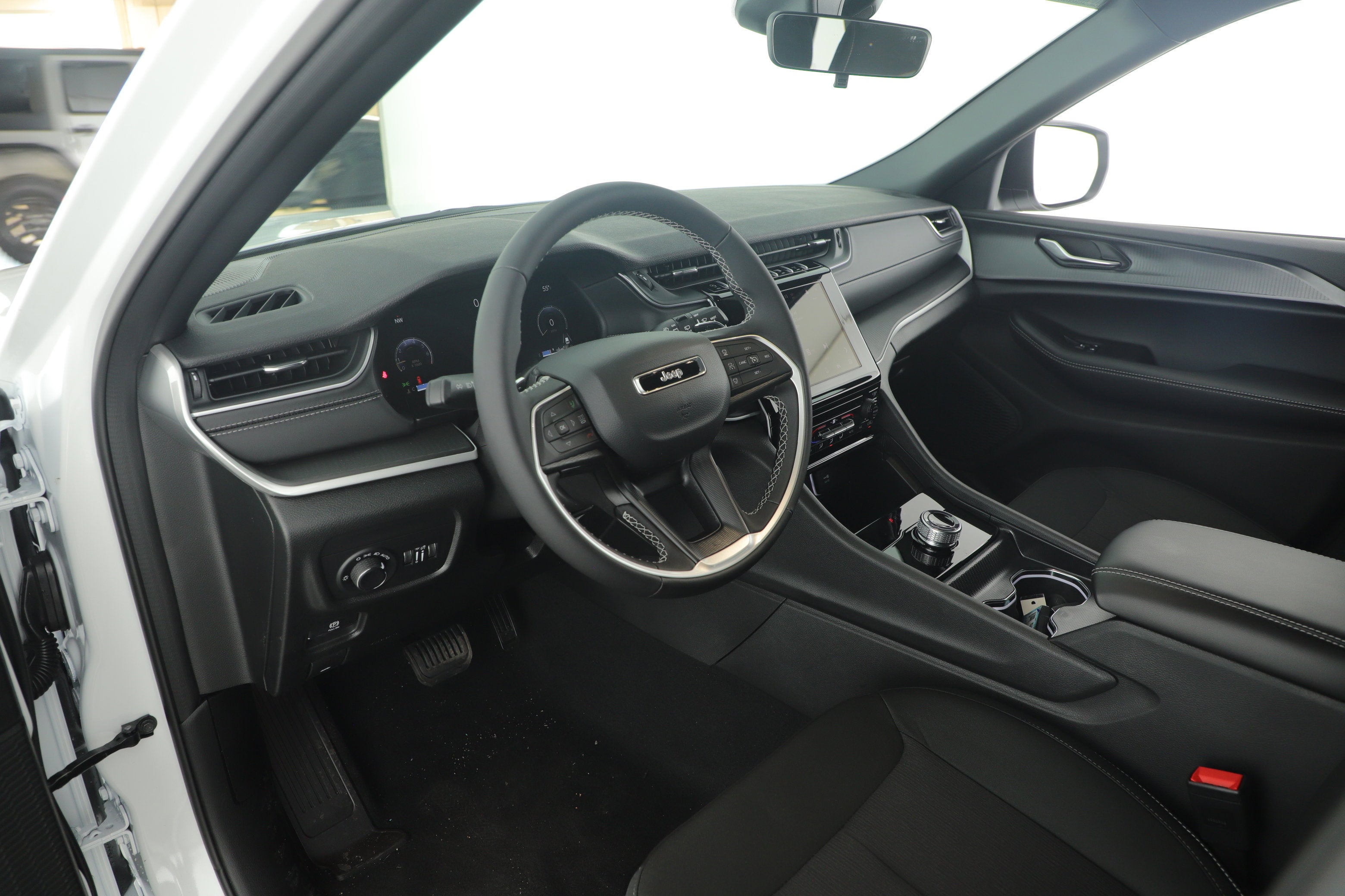 2025 Jeep Grand Cherokee GRAND CHEROKEE LAREDO 4X2