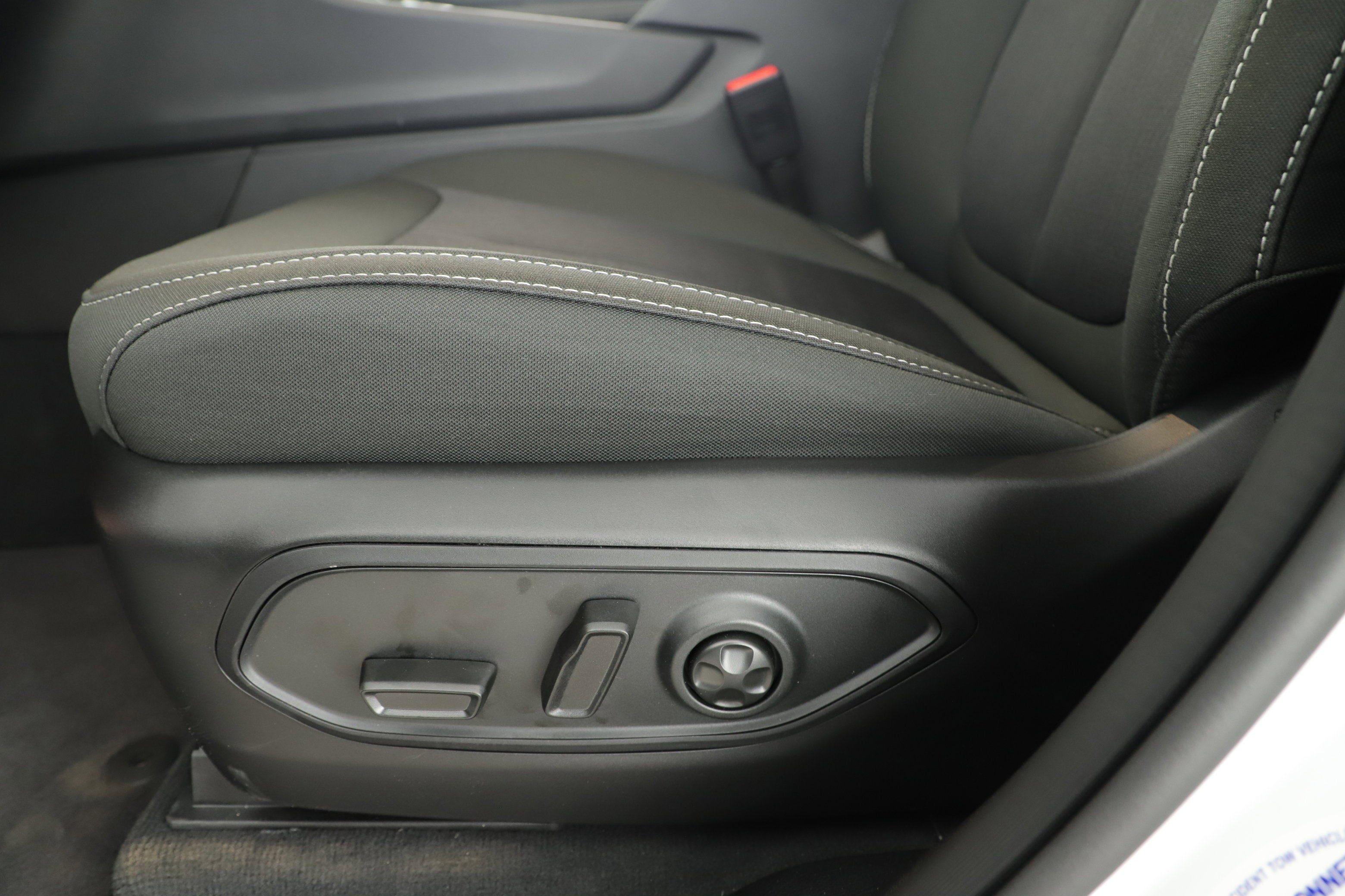 2026 Jeep Grand Cherokee GRAND CHEROKEE LAREDO X 4X2