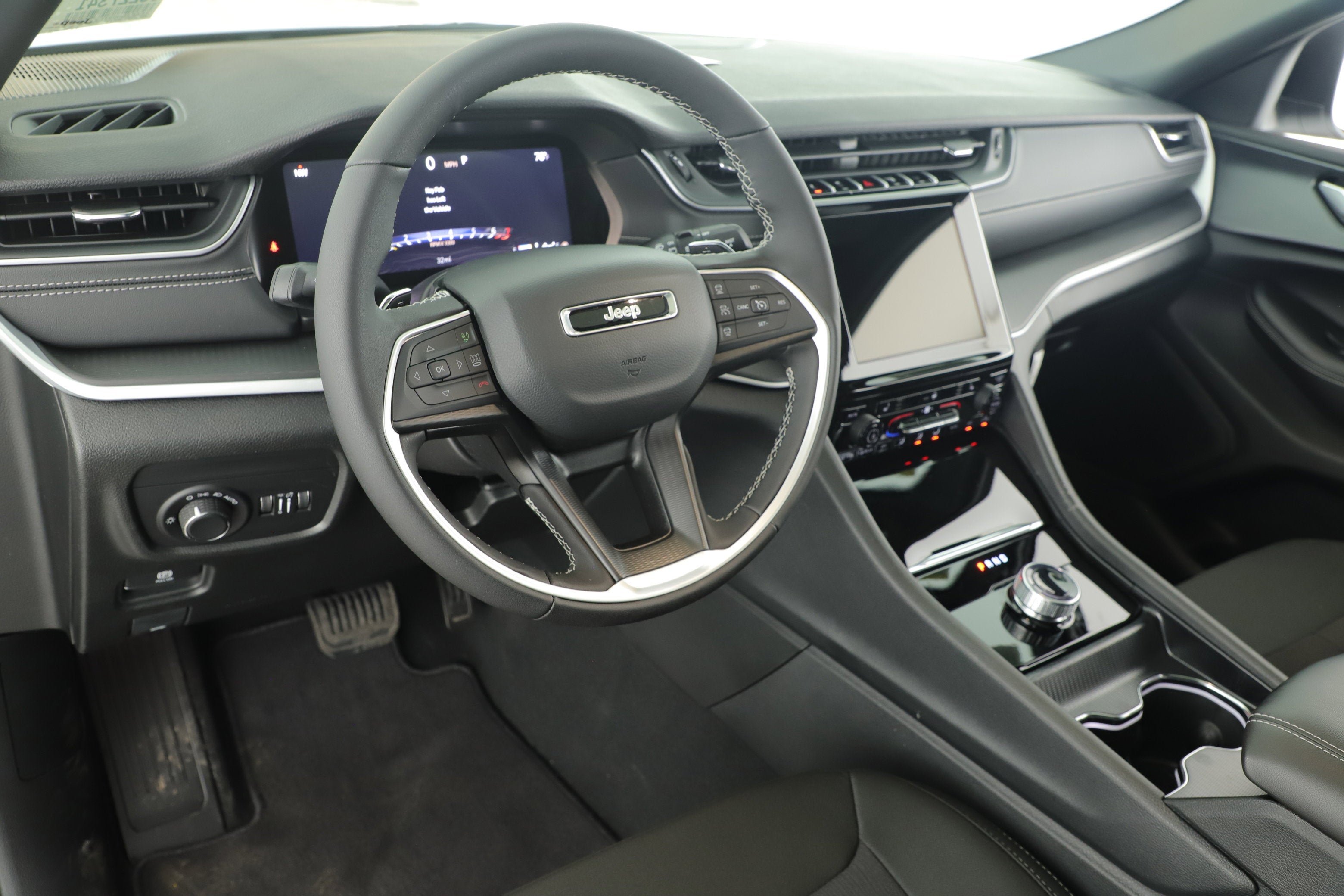 2026 Jeep Grand Cherokee GRAND CHEROKEE LAREDO X 4X2