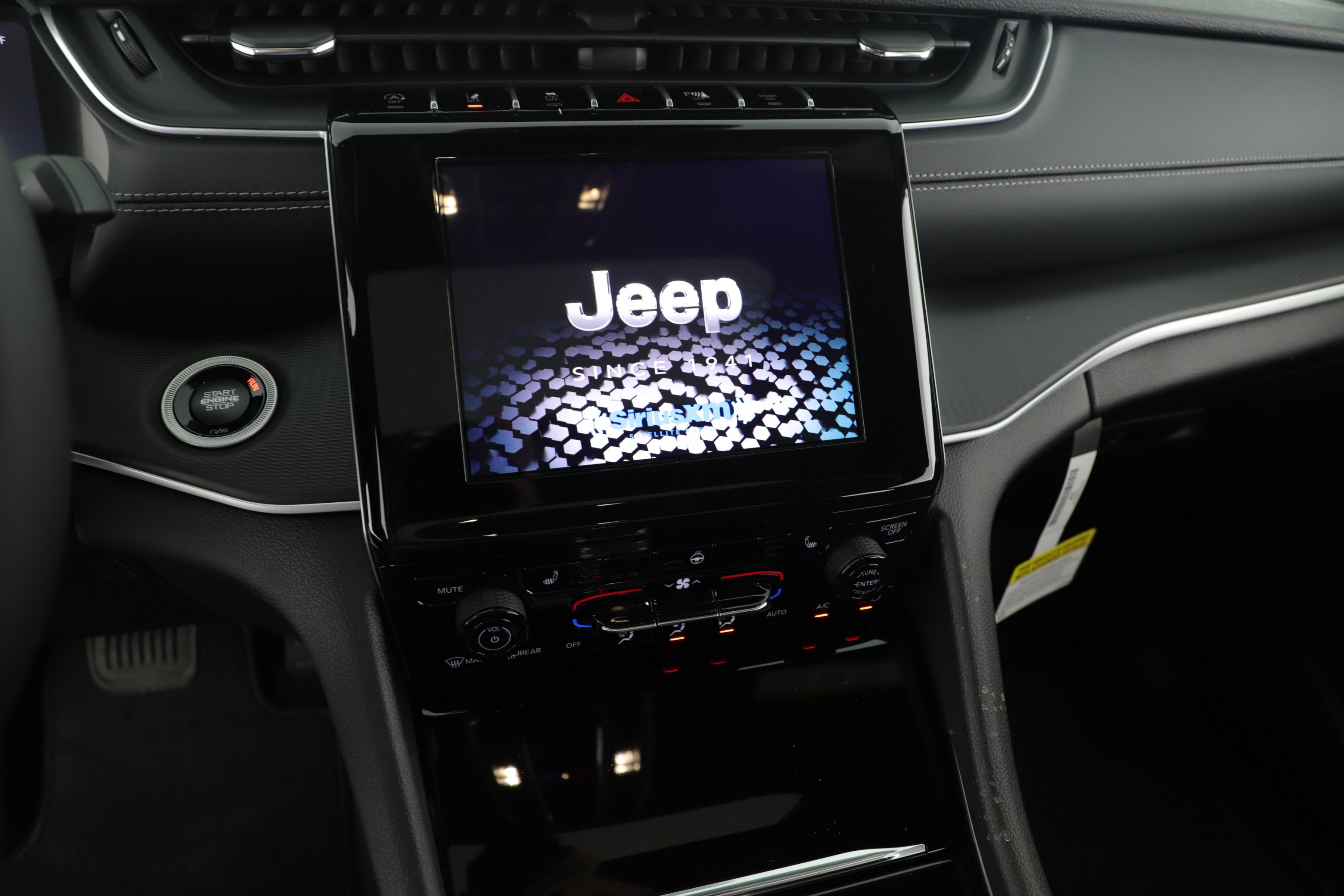 2026 Jeep Grand Cherokee GRAND CHEROKEE LAREDO X 4X2