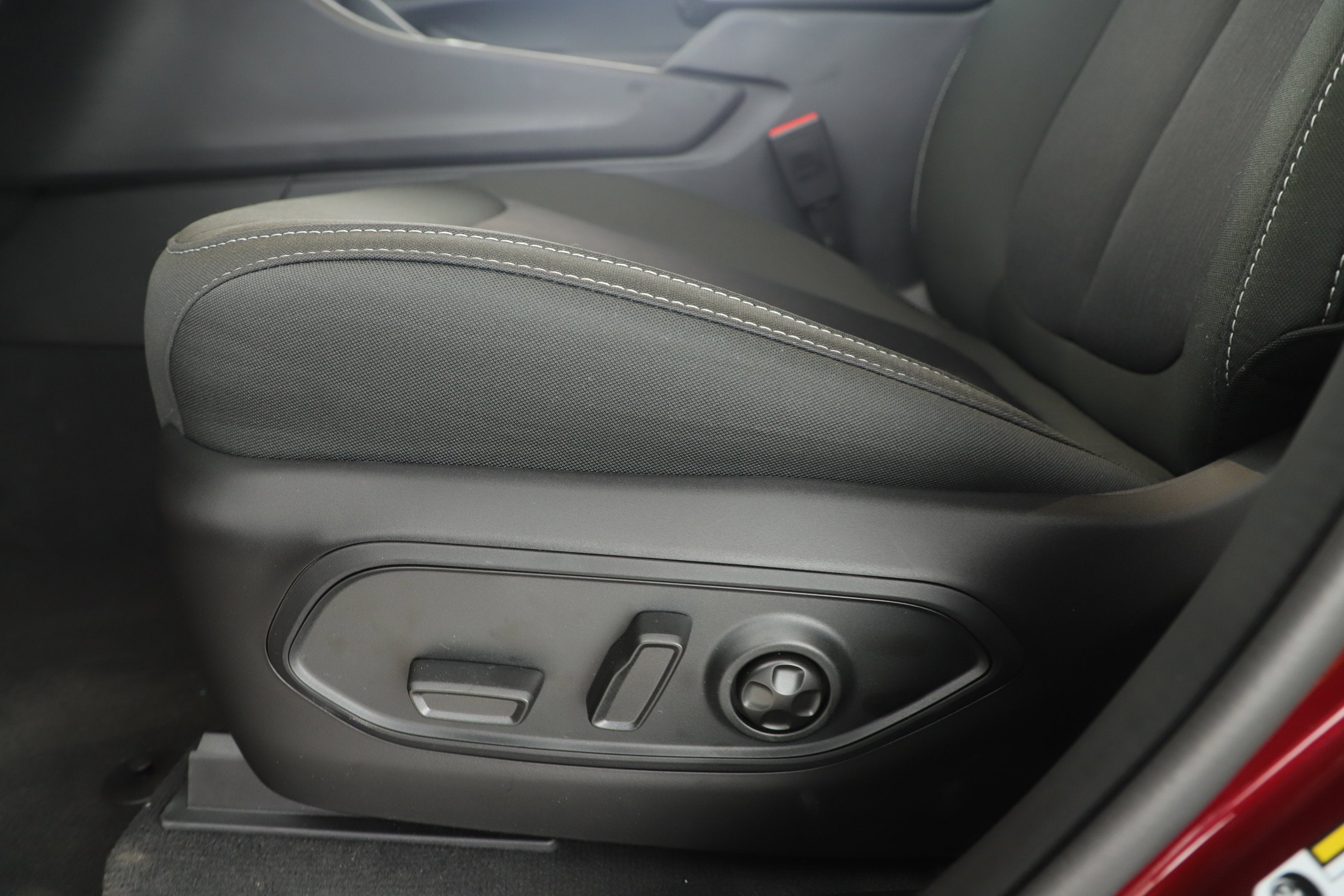 2025 Jeep Grand Cherokee GRAND CHEROKEE LAREDO 4X2