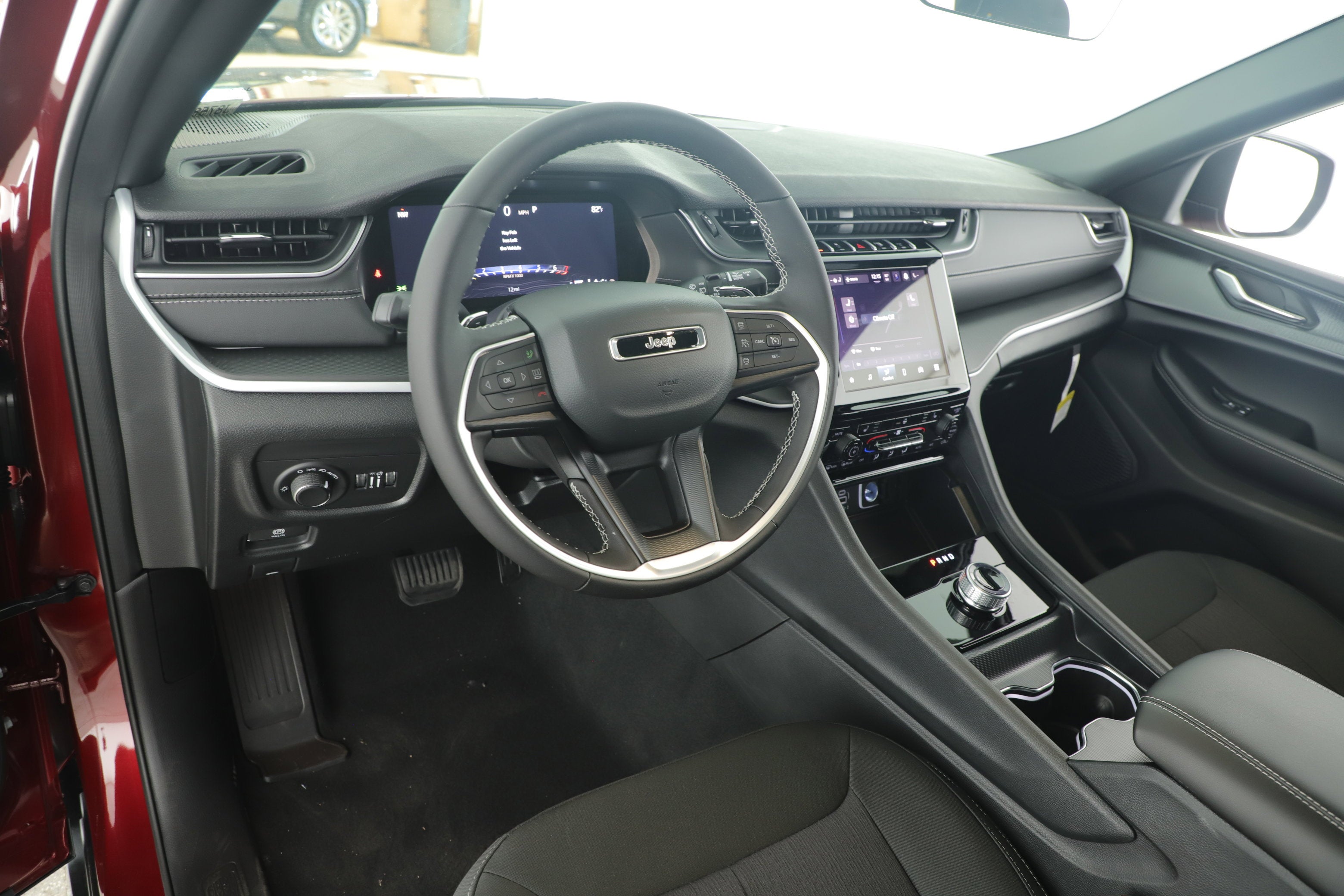 2025 Jeep Grand Cherokee GRAND CHEROKEE LAREDO 4X2