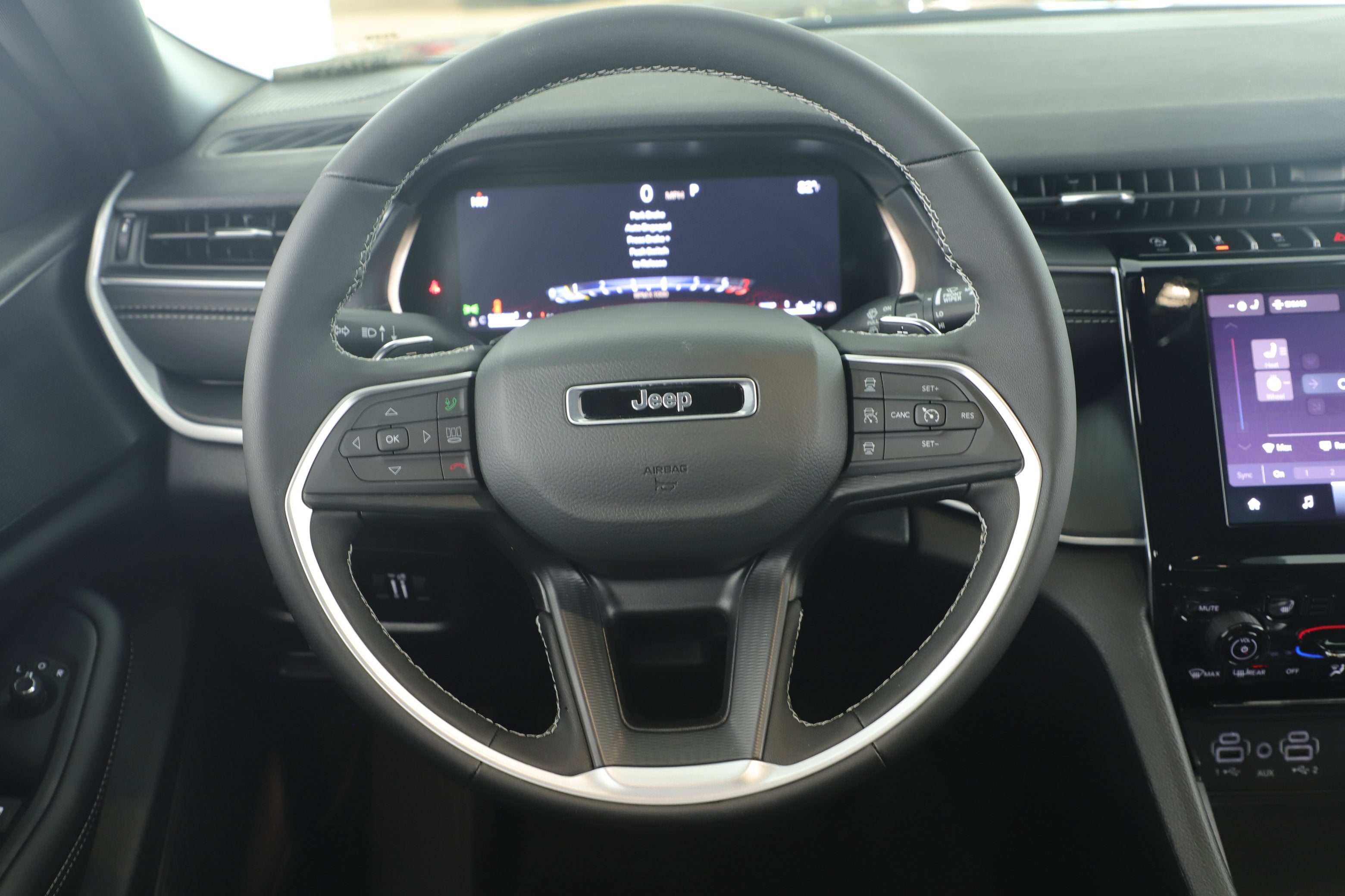 2025 Jeep Grand Cherokee GRAND CHEROKEE LAREDO 4X2