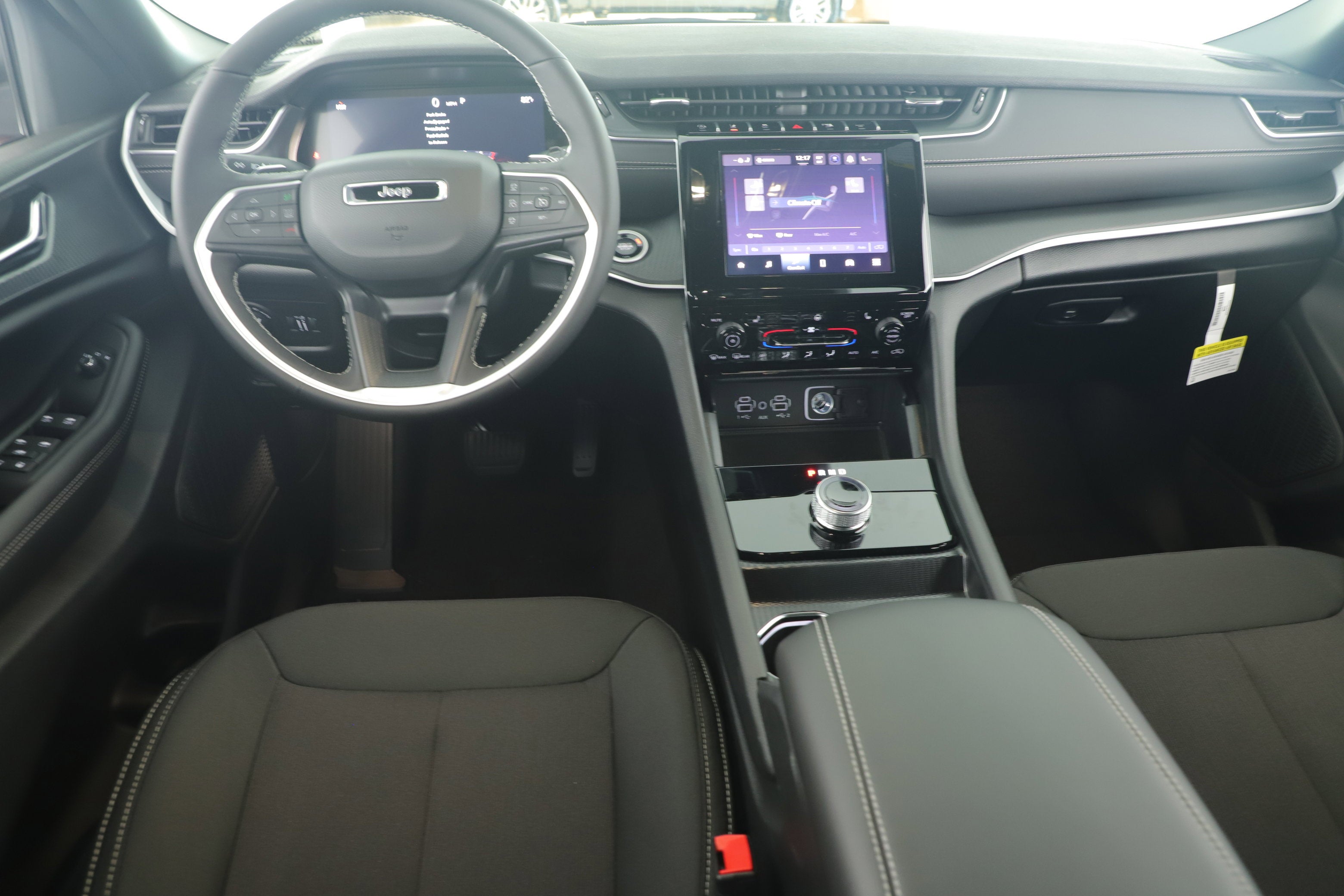 2025 Jeep Grand Cherokee GRAND CHEROKEE LAREDO 4X2