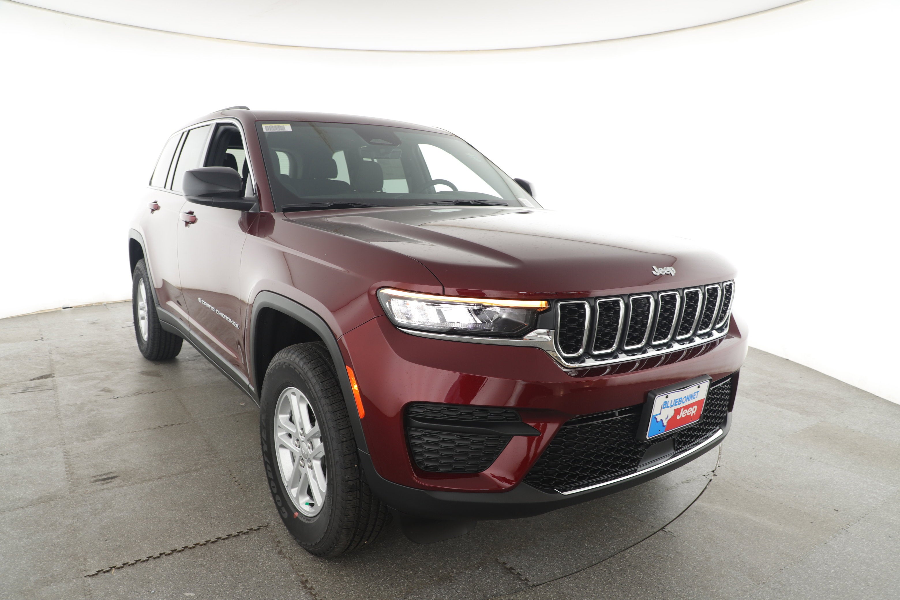 2025 Jeep Grand Cherokee GRAND CHEROKEE LAREDO 4X2