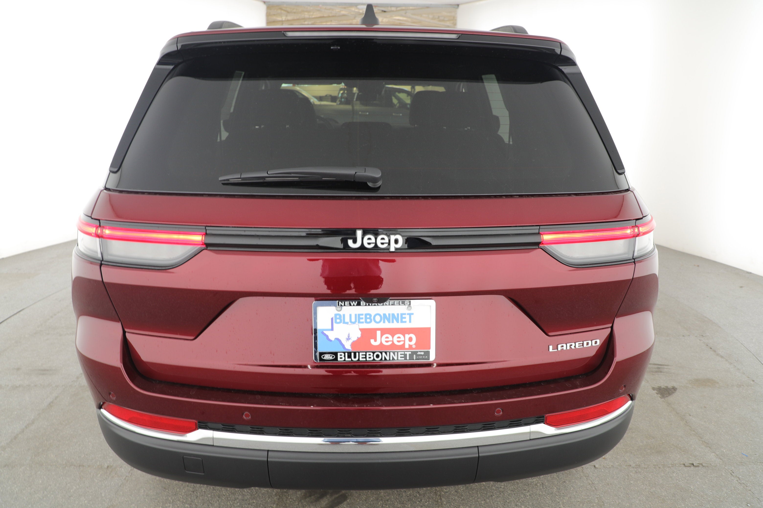 2025 Jeep Grand Cherokee GRAND CHEROKEE LAREDO 4X2