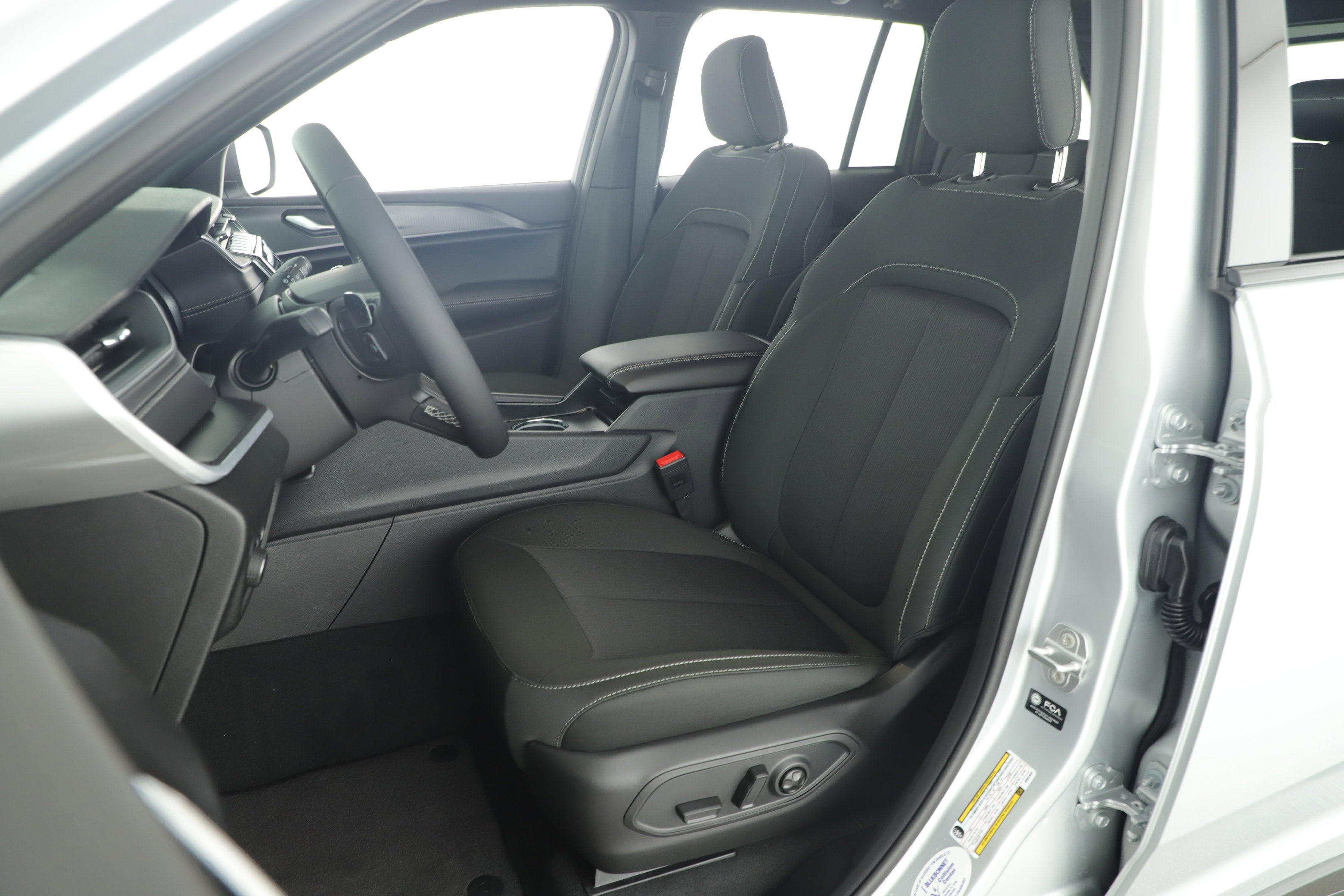 2025 Jeep Grand Cherokee GRAND CHEROKEE LAREDO 4X2