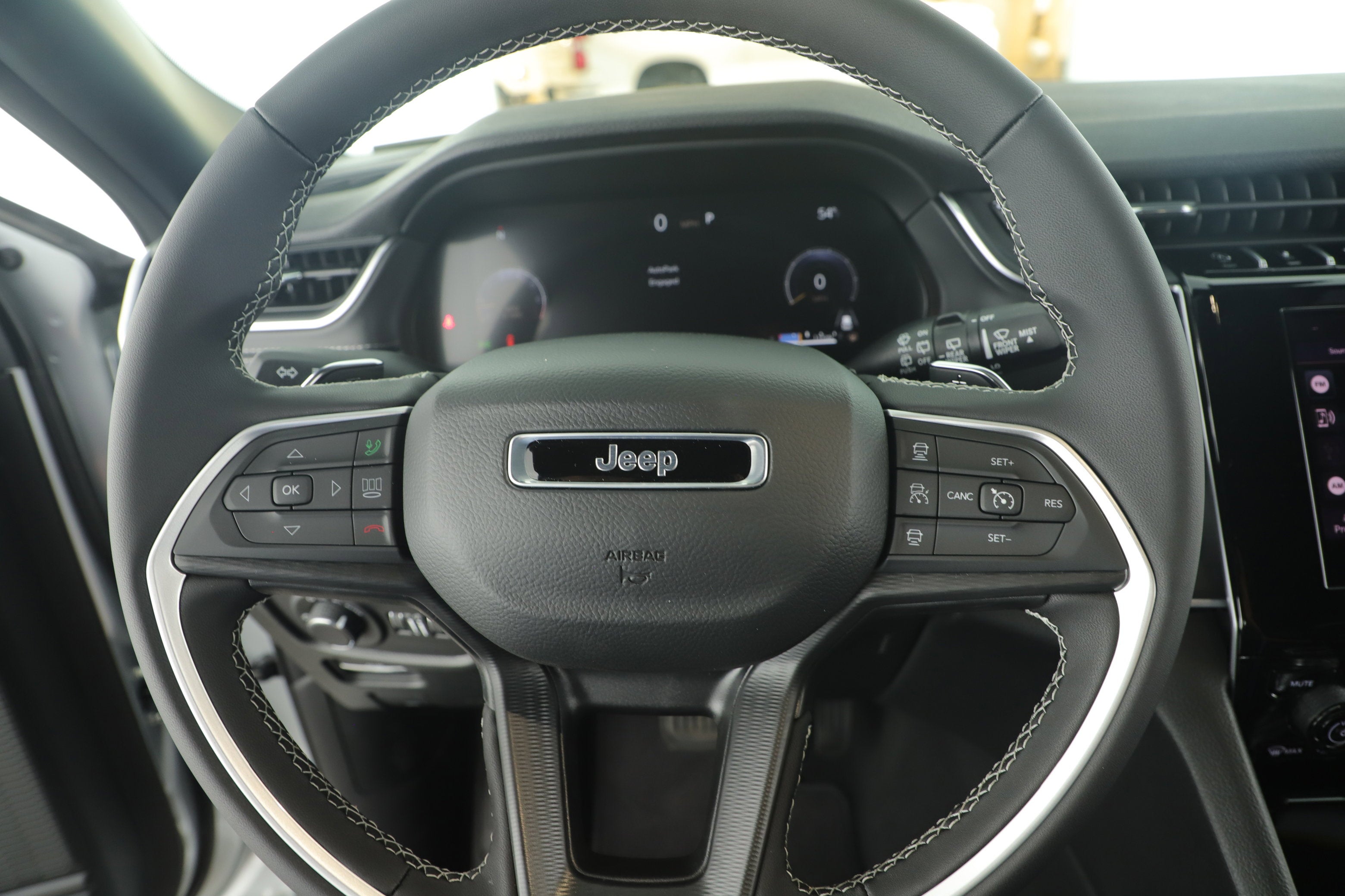 2025 Jeep Grand Cherokee GRAND CHEROKEE LAREDO 4X2